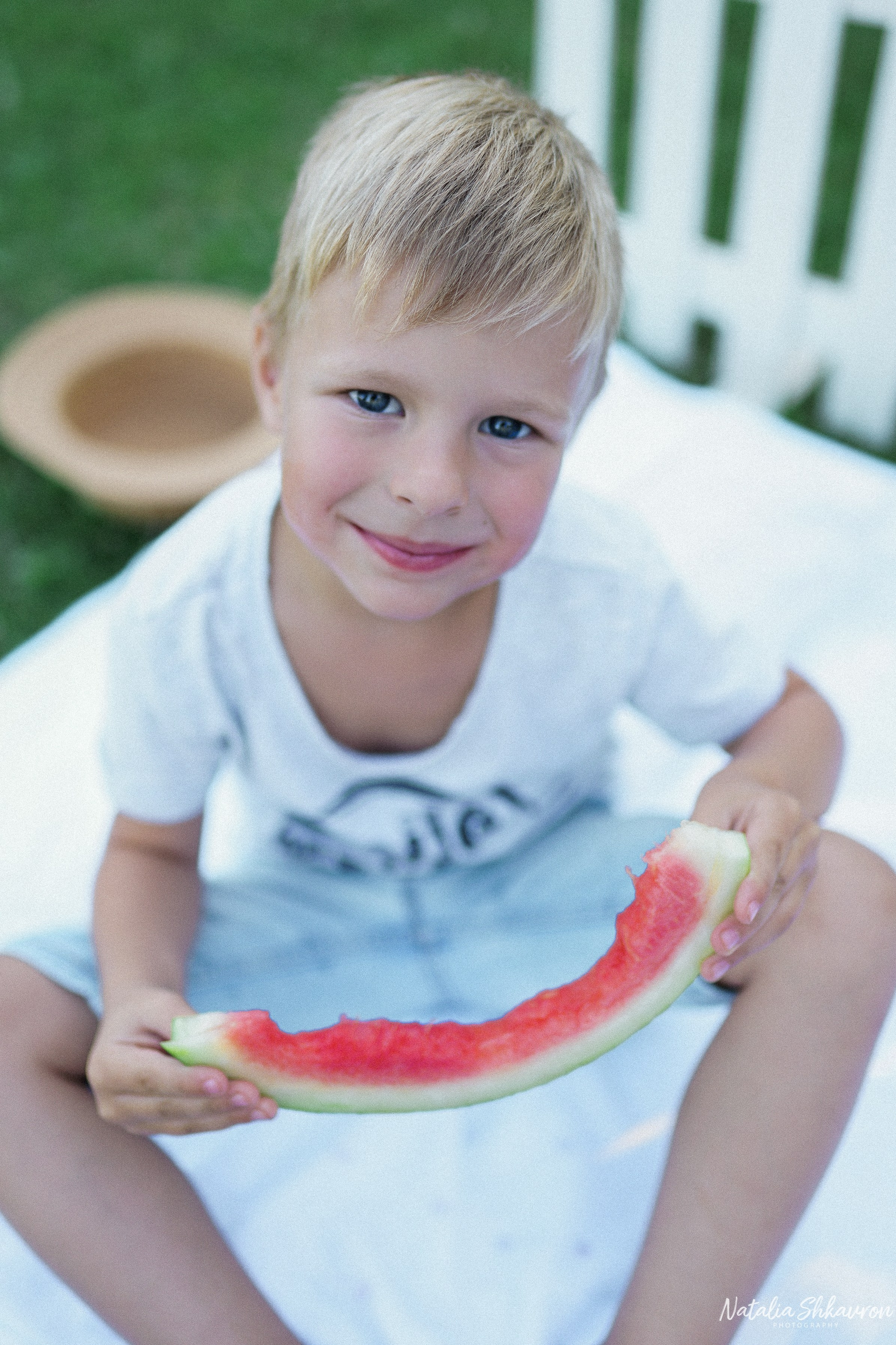 Сімейна фотосесія з кавунами. Family photographer in Kiev Natalia Shkavron