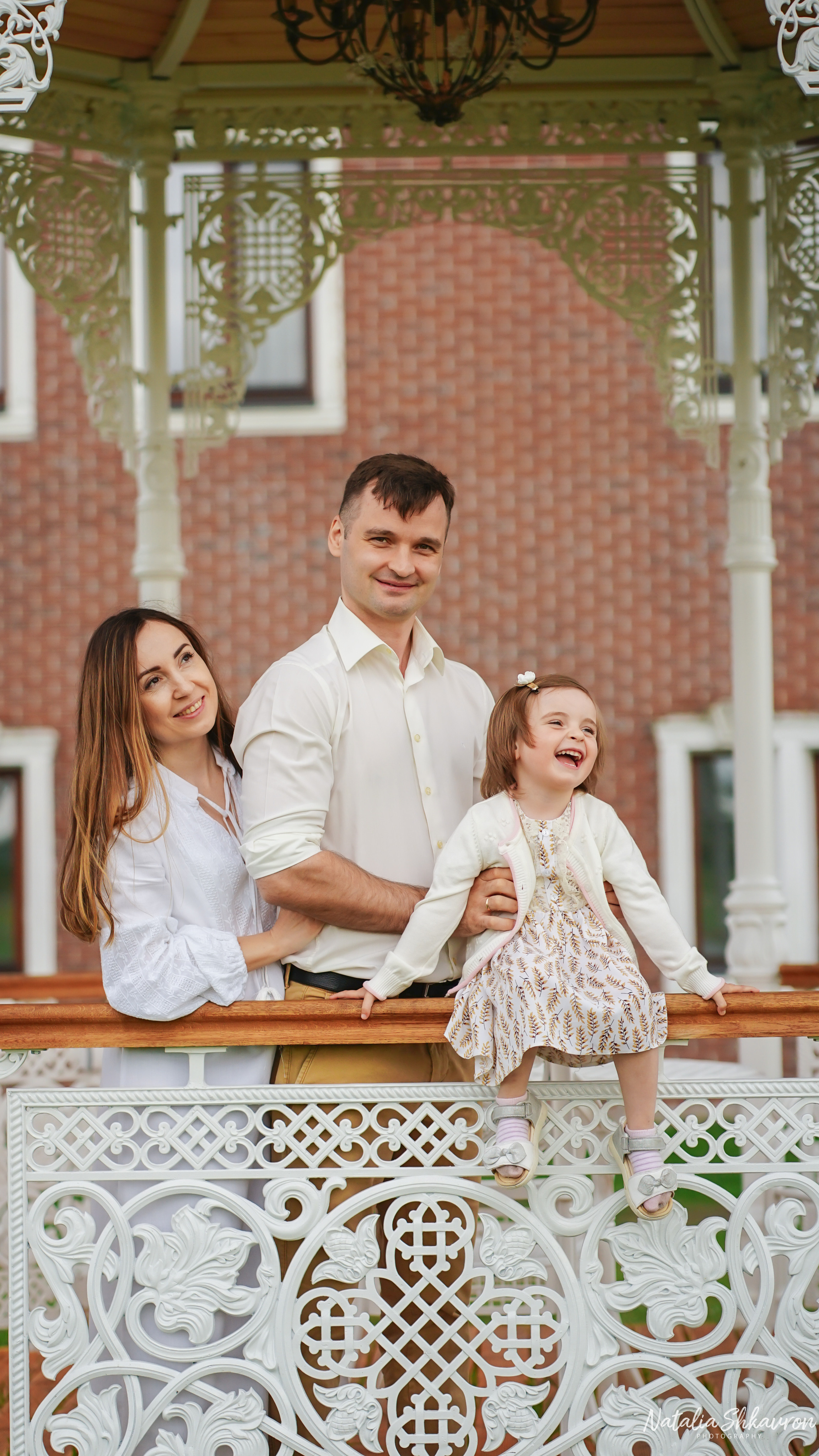 Сімейна фотосесія в тюльпанах. Сімейний фотограф Київ Наталія Шкаврон