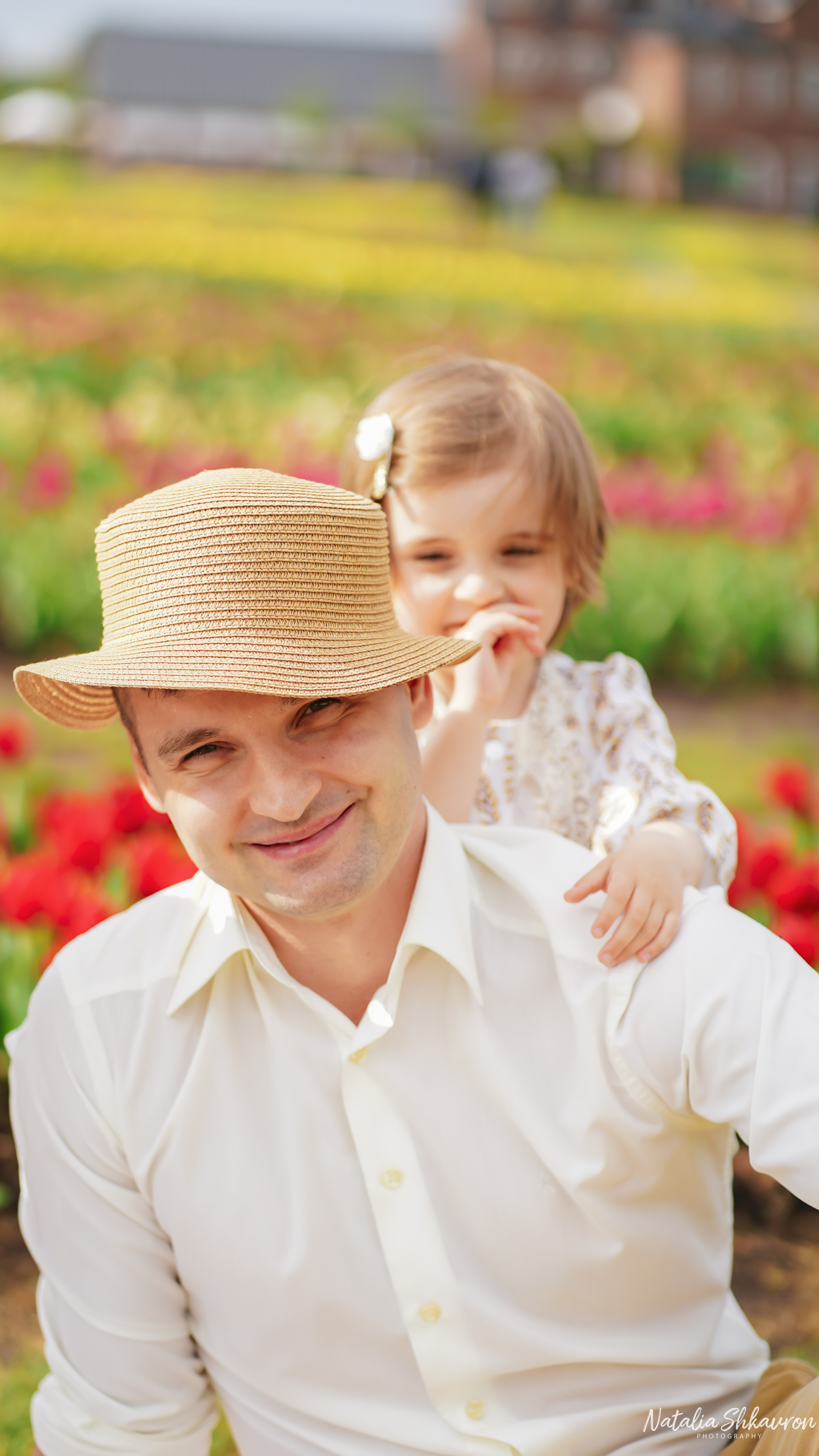 Сімейна фотосесія в тюльпанах. Сімейний фотограф Київ Наталія Шкаврон