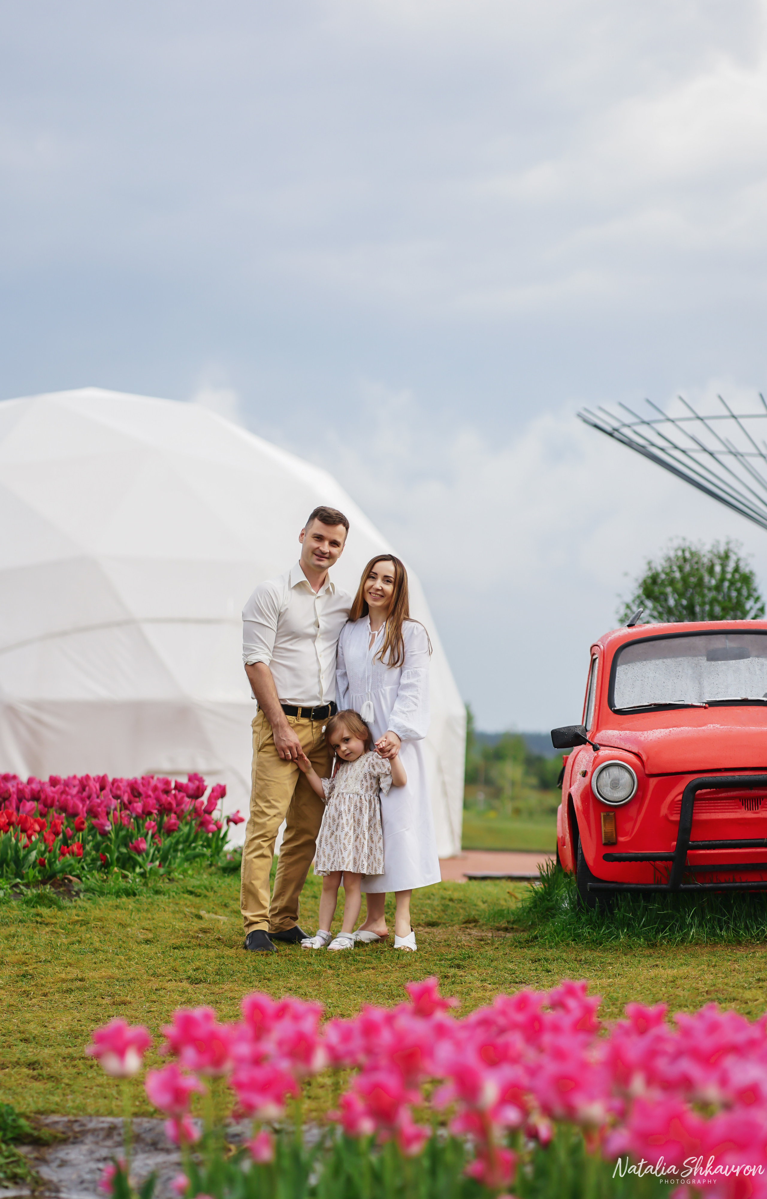 Сімейна фотосесія в тюльпанах. Сімейний фотограф Київ Наталія Шкаврон
