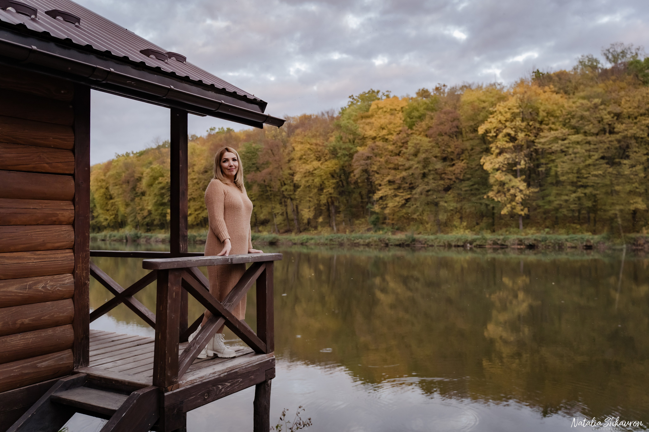 Сімейна фотосесія восени біля води. Family photographer in Kiev Natalia Shkavron