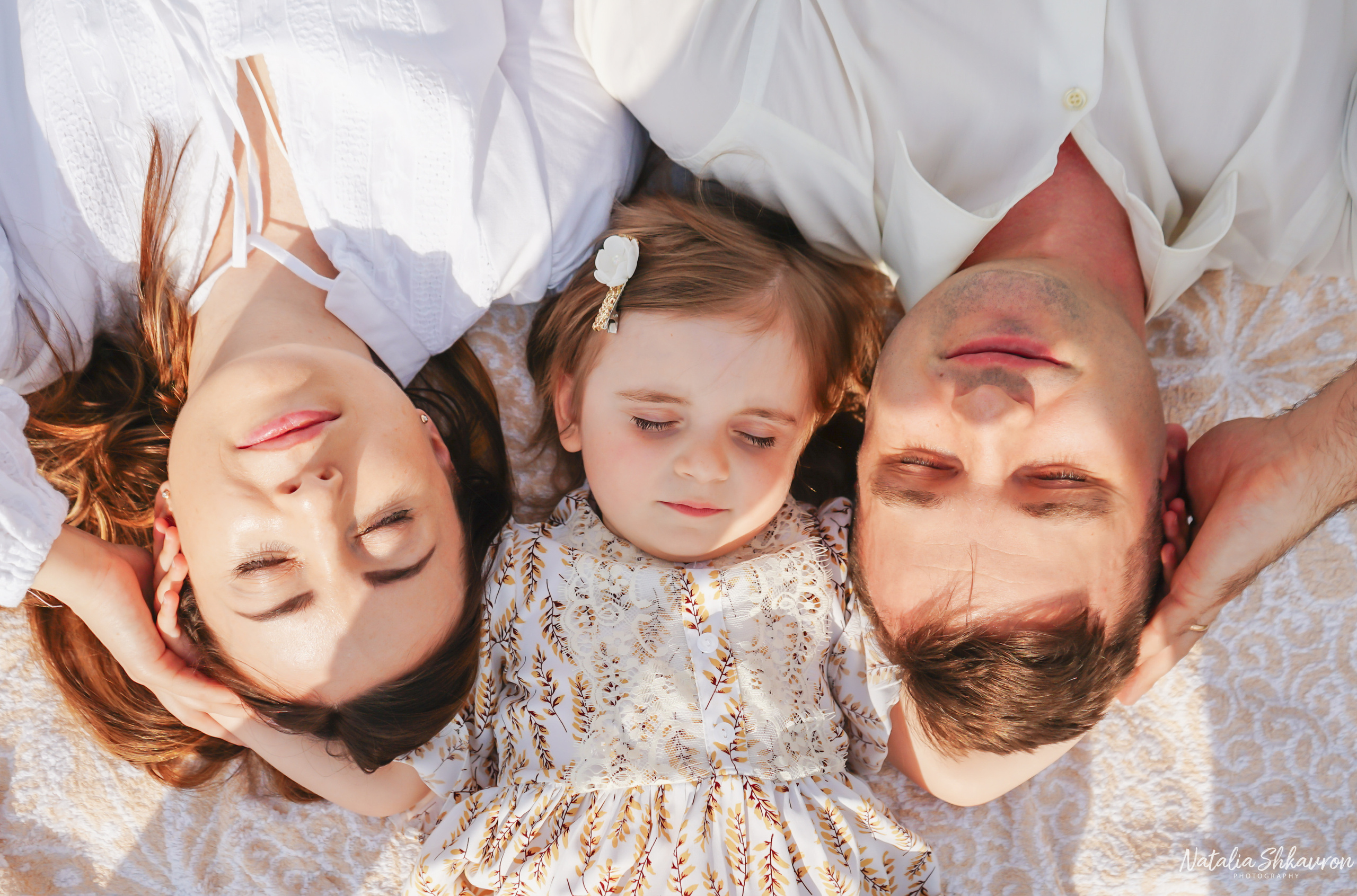 Сімейна фотосесія в тюльпанах. Сімейний фотограф Київ Наталія Шкаврон