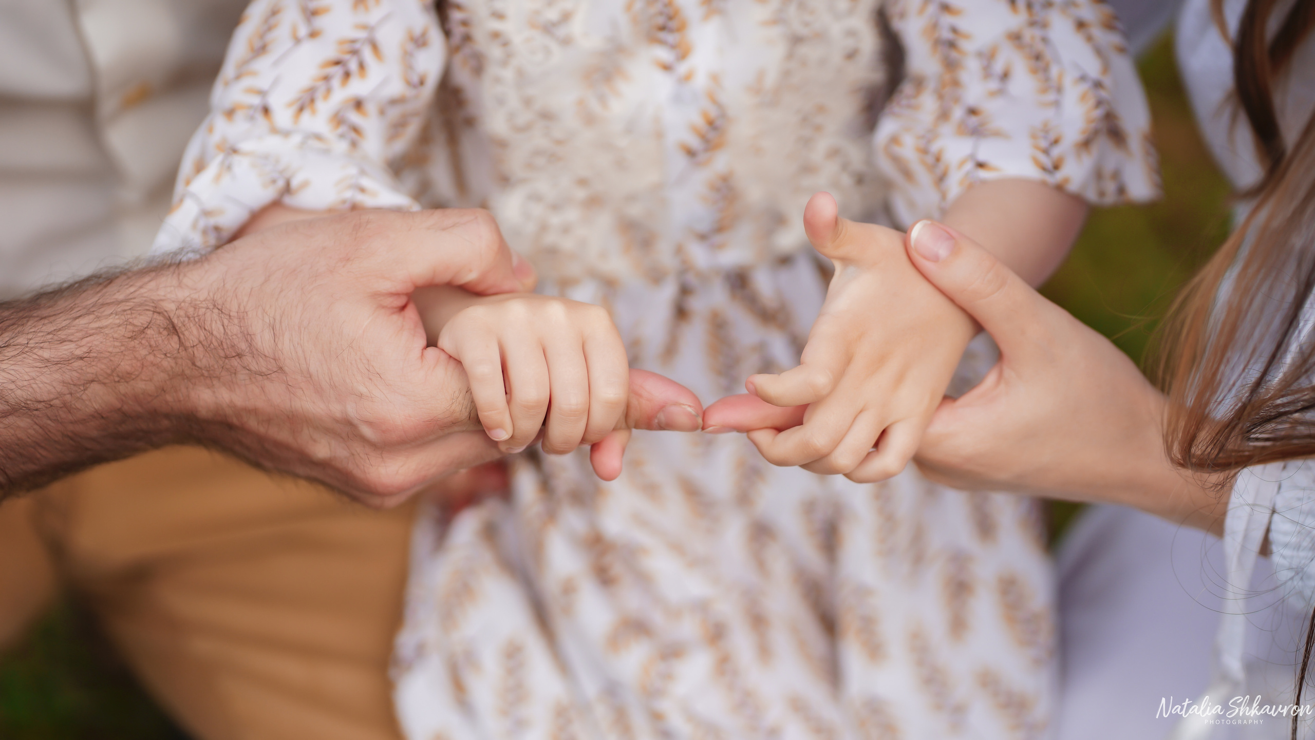 Сімейна фотосесія в тюльпанах. Сімейний фотограф Київ Наталія Шкаврон