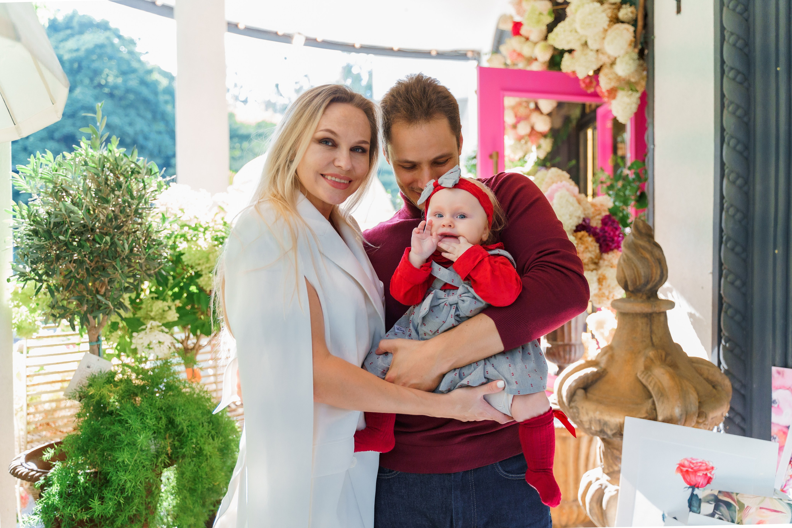 Сімейна фотосесія в гортензіях в Клов саду. Family photographer in Kiev Natalia Shkavron