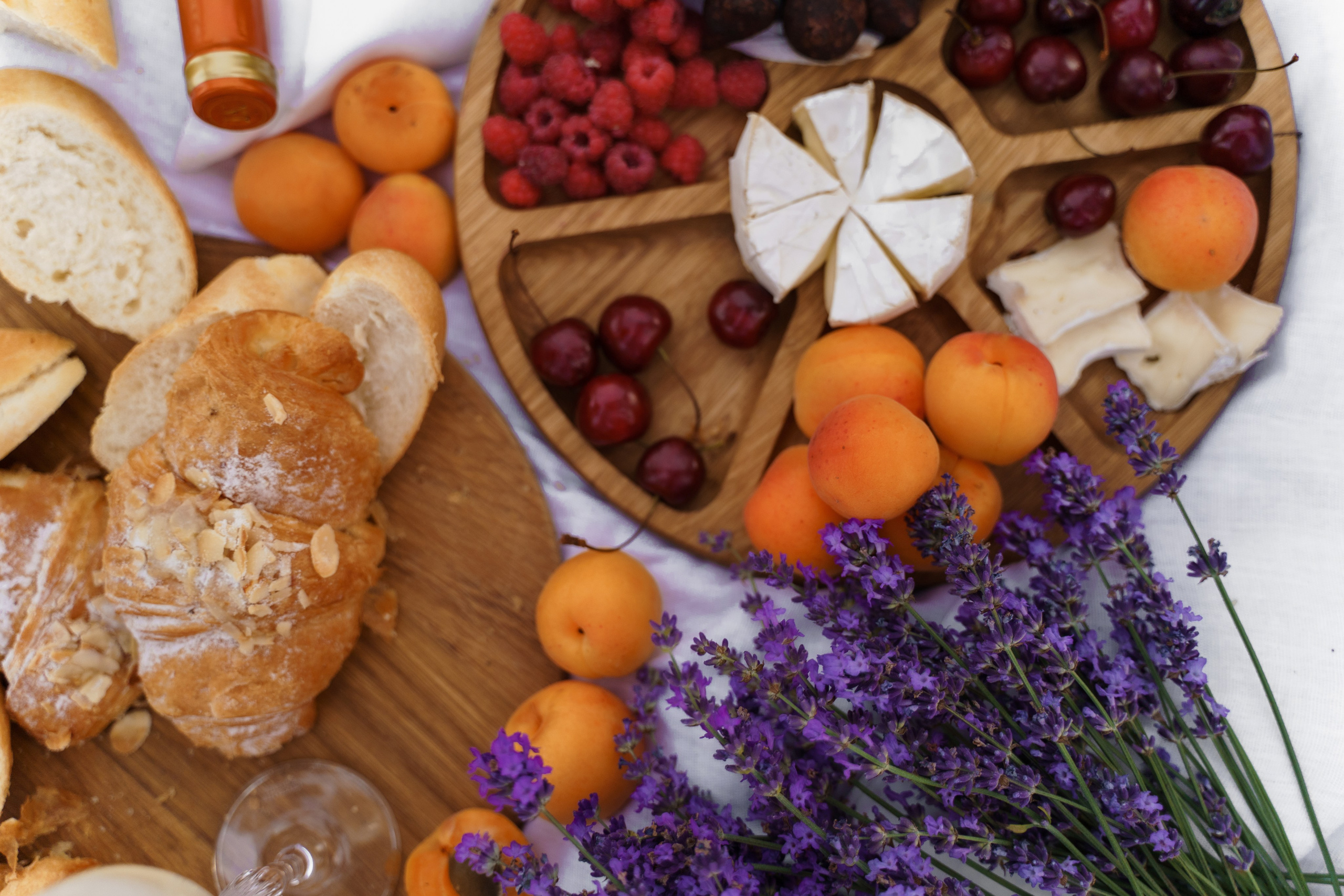 фотосесія в лаванді з подругами,  лаванда, лавандовые поля, фотосессия, Фотостудія на природі, Місця для фотосесії, Лавандове поле, індивідуальна фотосесія, фотосесія з подругами, фотосесія в стилі пікнік, літян фотосесія, фотосесія з подургами в стилі пікнік, лавандова фотосесія, фотосесія в лаванді в києві