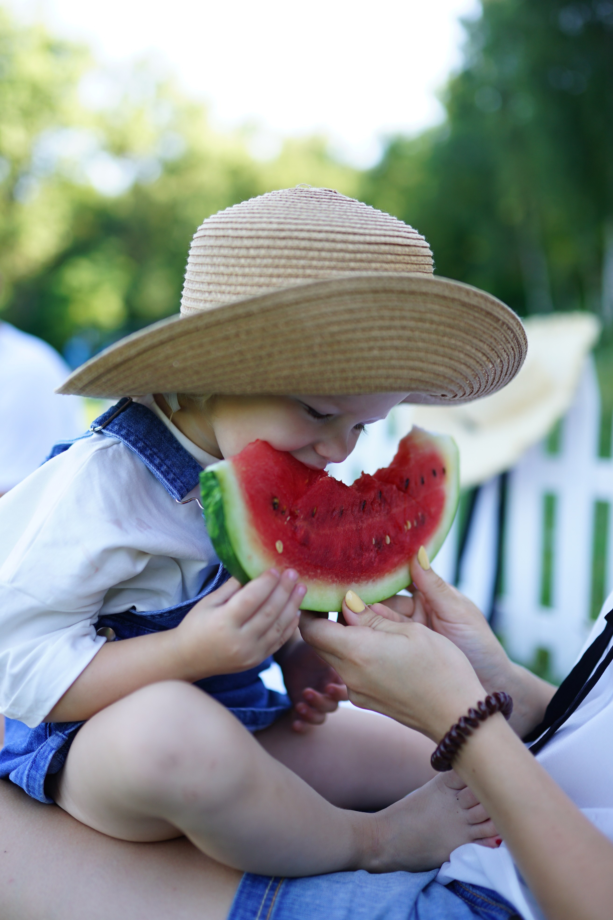 Сімейна фотосесія з кавунами. Family photographer in Kiev Natalia Shkavron