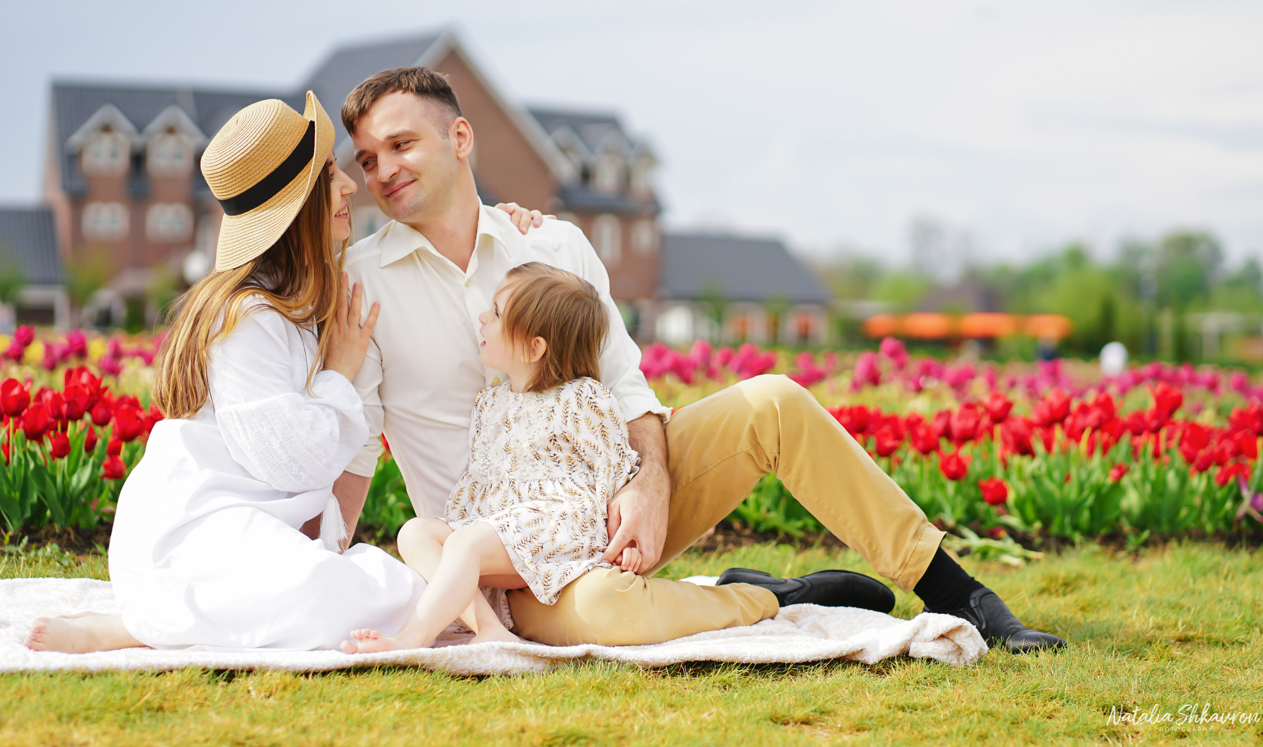 фотосесія в добропарку, Добропарк тюльпани, фотограф добропарк, Добропарк фото, фотосесія в тюльпанах, фотосесія в тюльпанах у Добропарку, добропарк киев, добропарк тюльпаны, портрет фотосесія з тюльпанами, с цветами фотосесія з тюльпанами