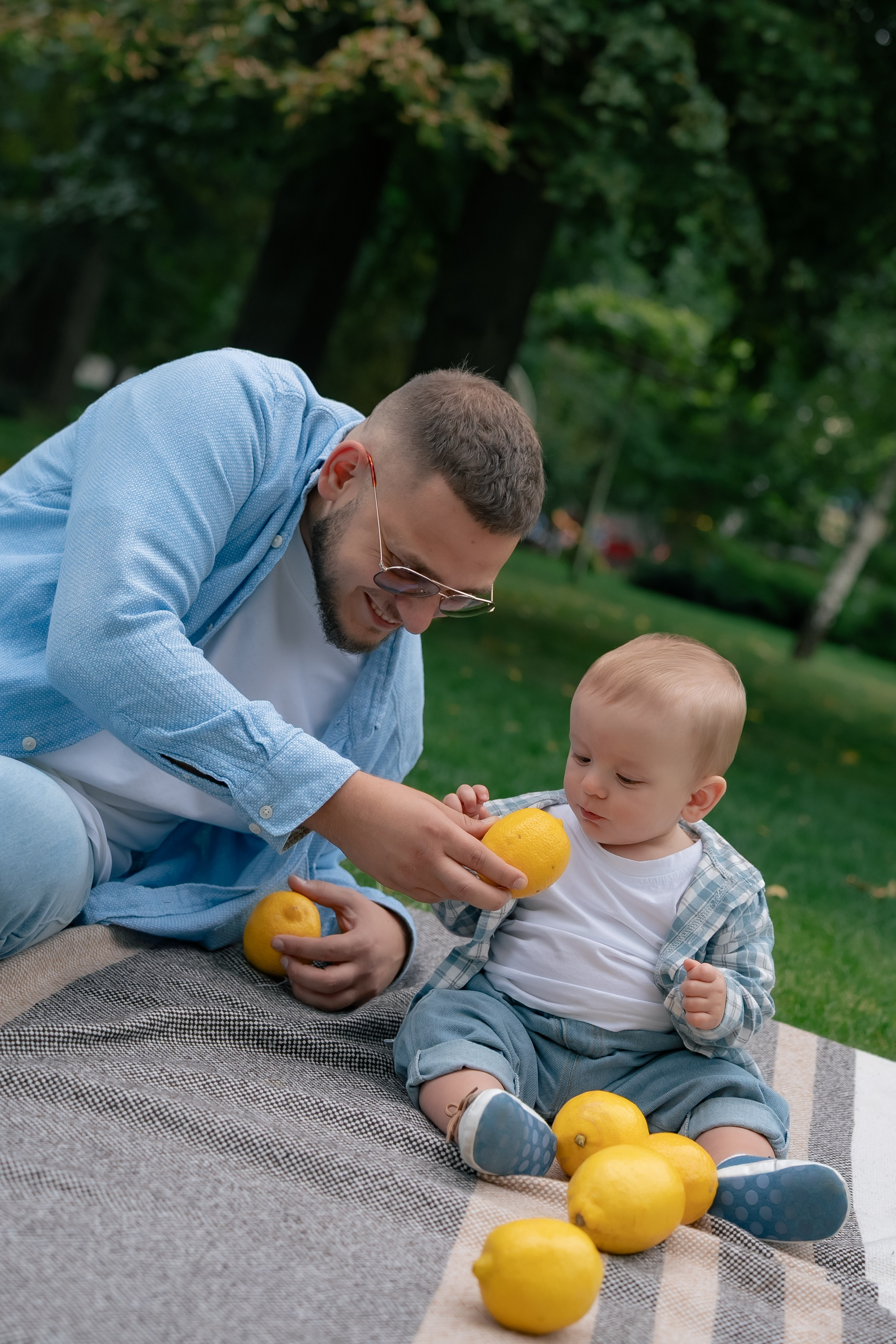 Сімейна фотосесія у парку Прага. Сімейний фотограф Київ Наталія Шкаврон