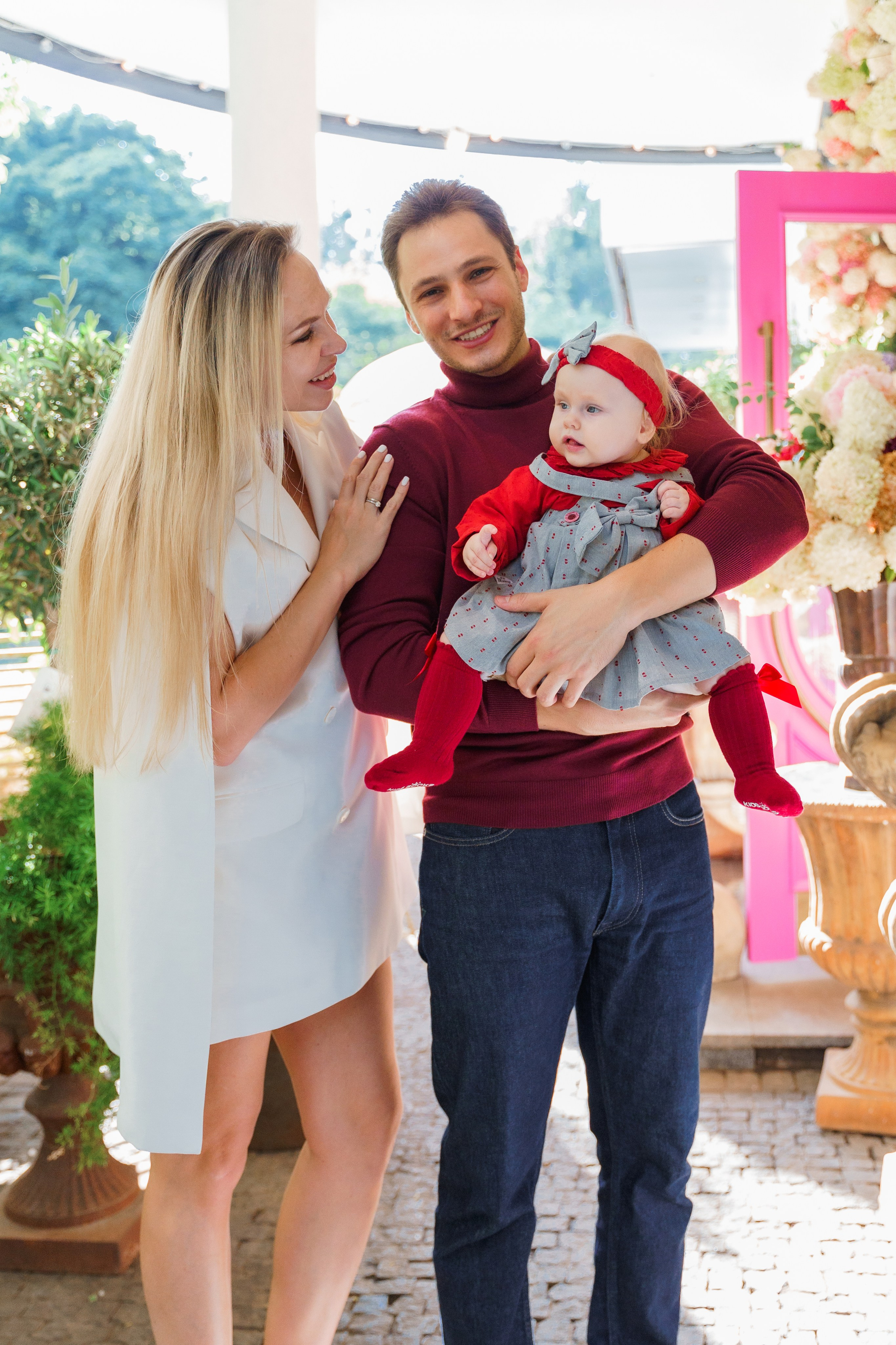 Сімейна фотосесія в гортензіях в Клов саду. Family photographer in Kiev Natalia Shkavron