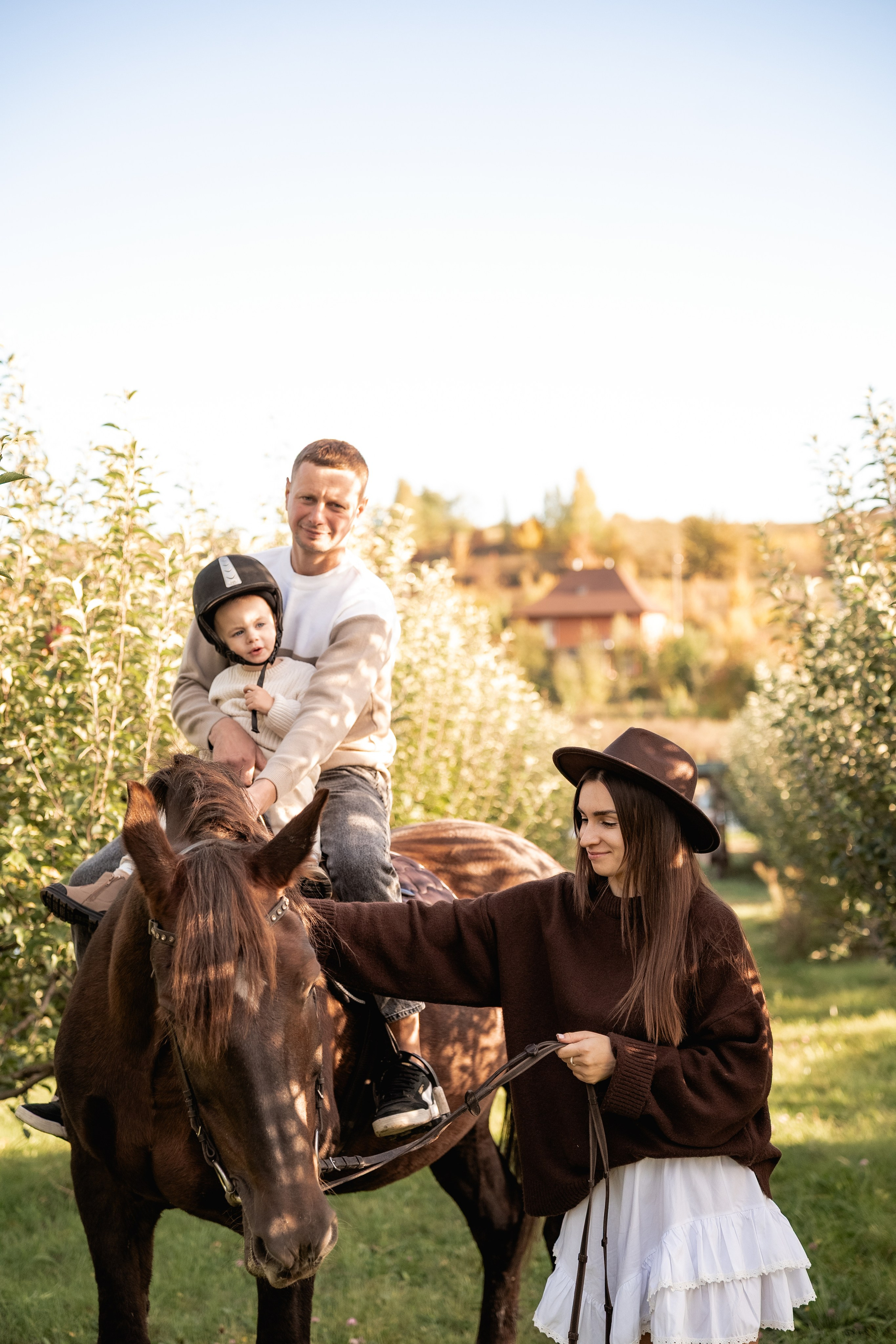 Сімейна фотосесія на кінній фермі. Family photographer in Kiev Natalia Shkavron