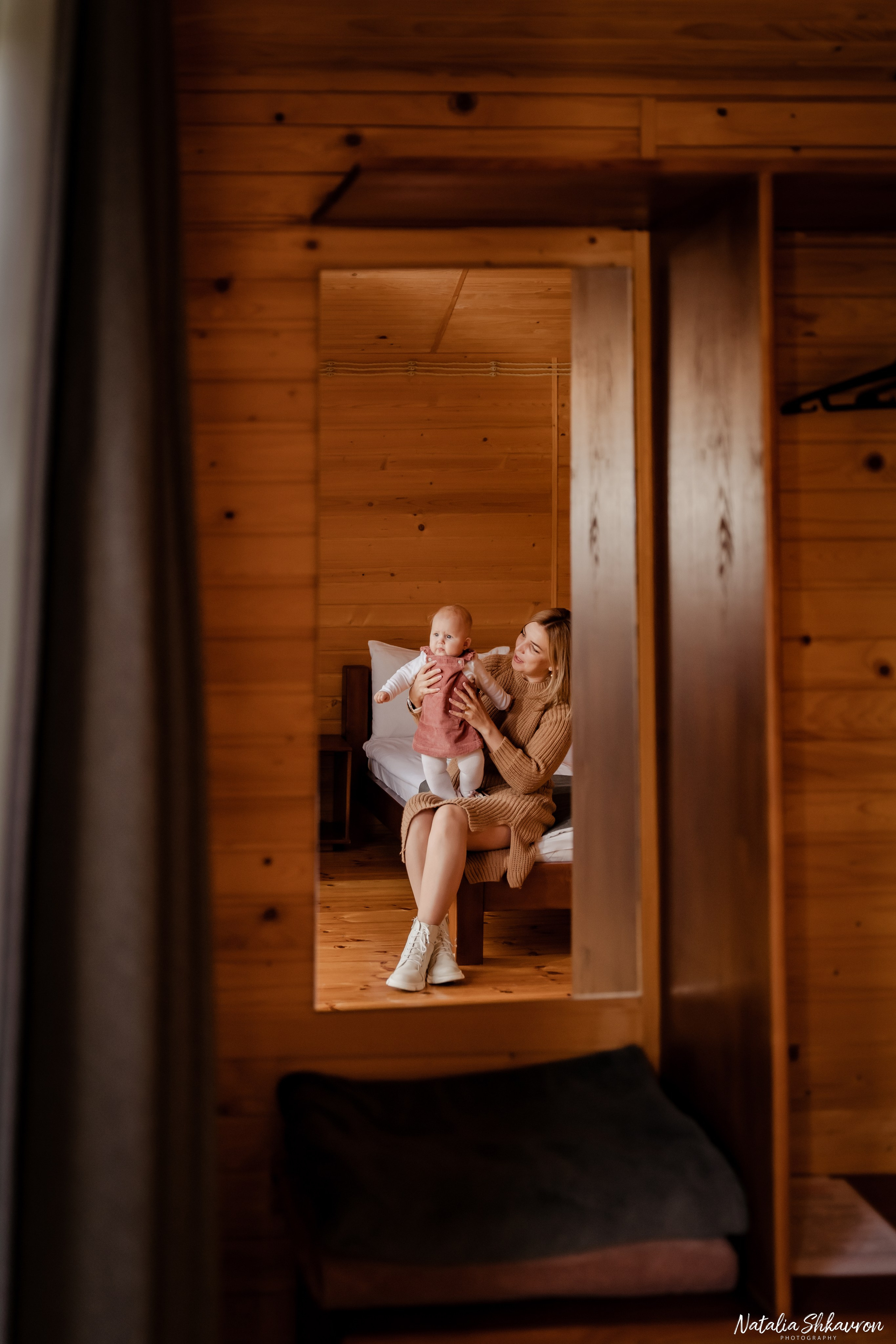 Сімейна фотосесія восени біля води. Family photographer in Kiev Natalia Shkavron