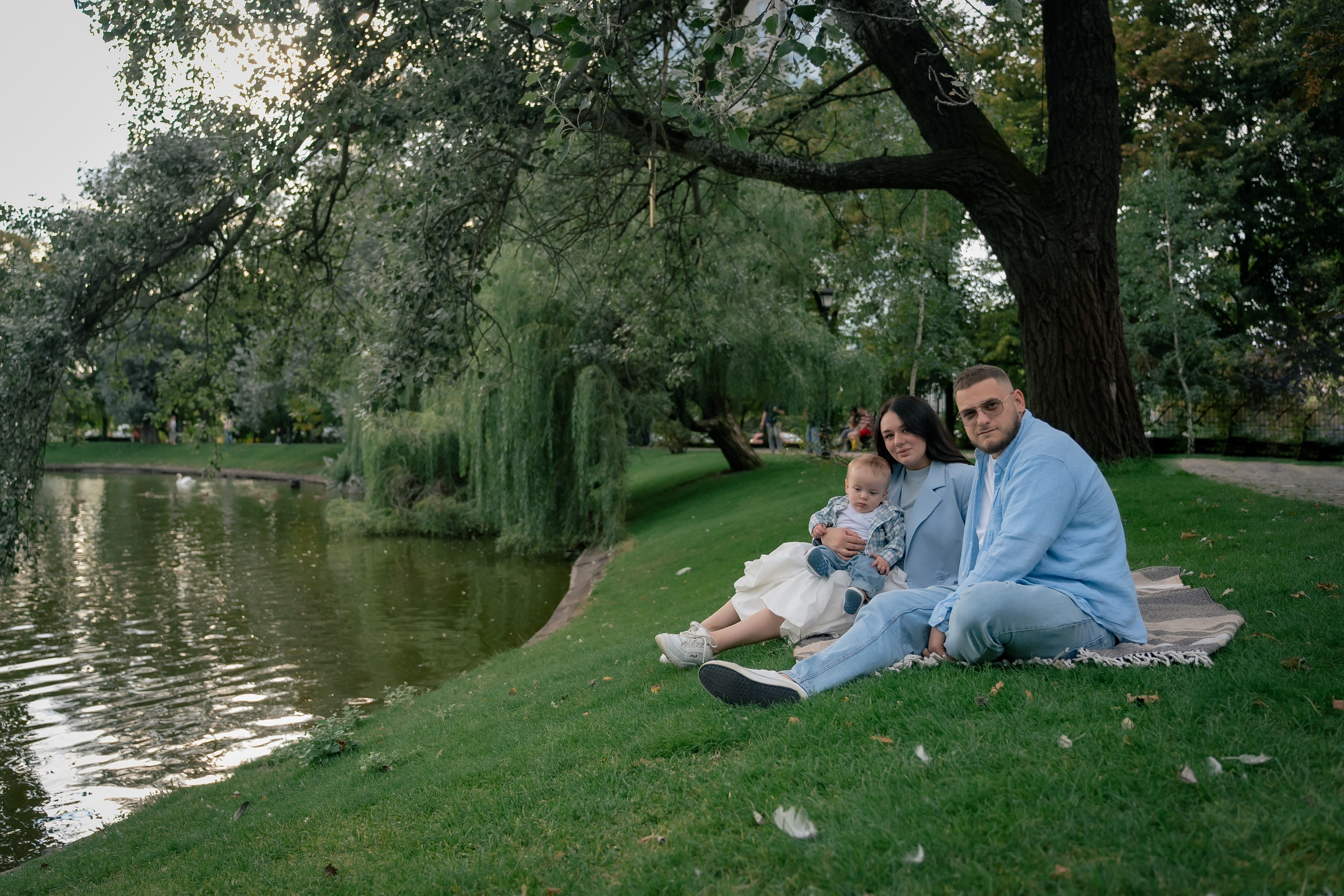 Сімейна фотосесія у парку Прага. Сімейний фотограф Київ Наталія Шкаврон