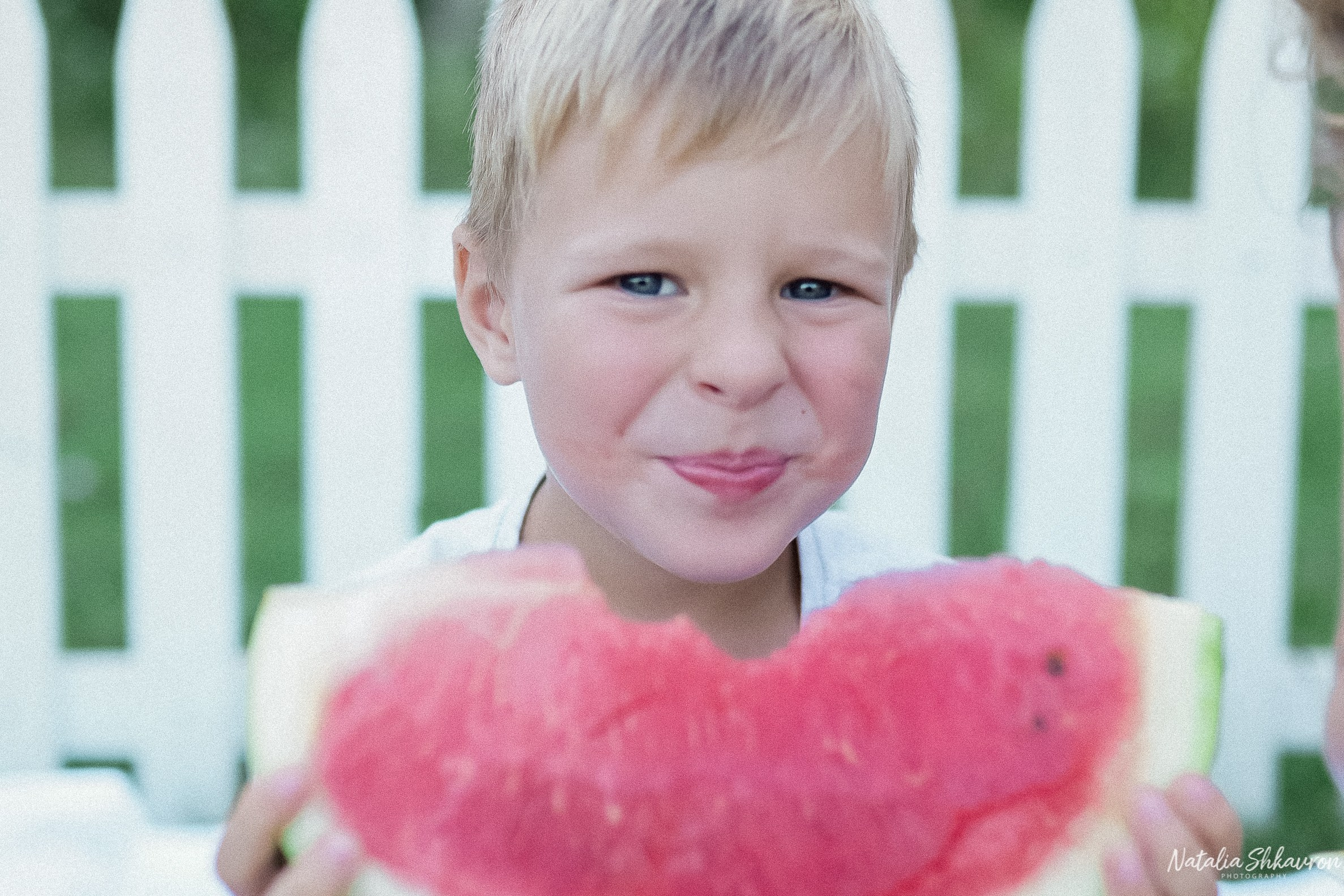 Сімейна фотосесія з кавунами. Family photographer in Kiev Natalia Shkavron