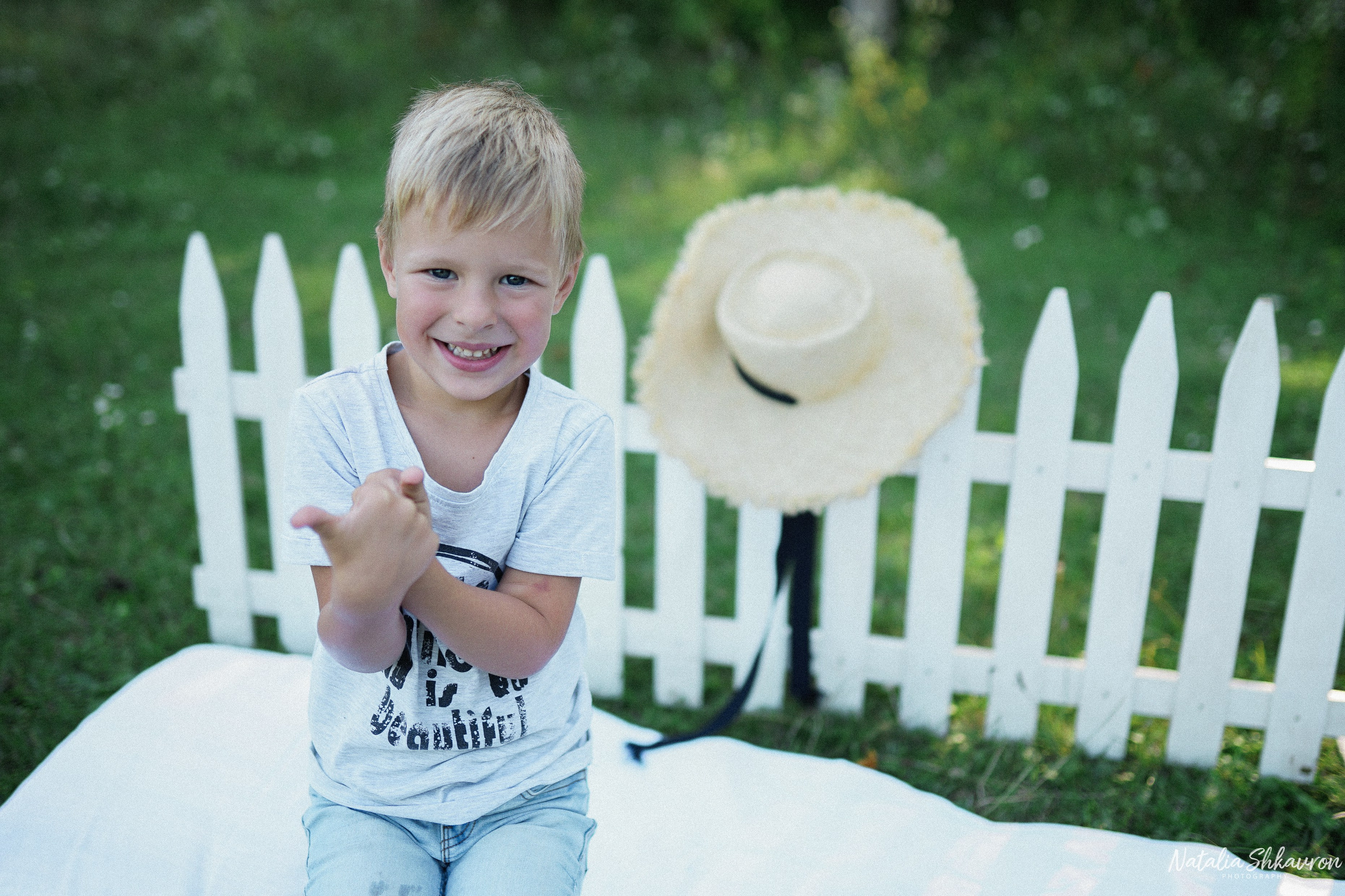Сімейна фотосесія з кавунами. Family photographer in Kiev Natalia Shkavron