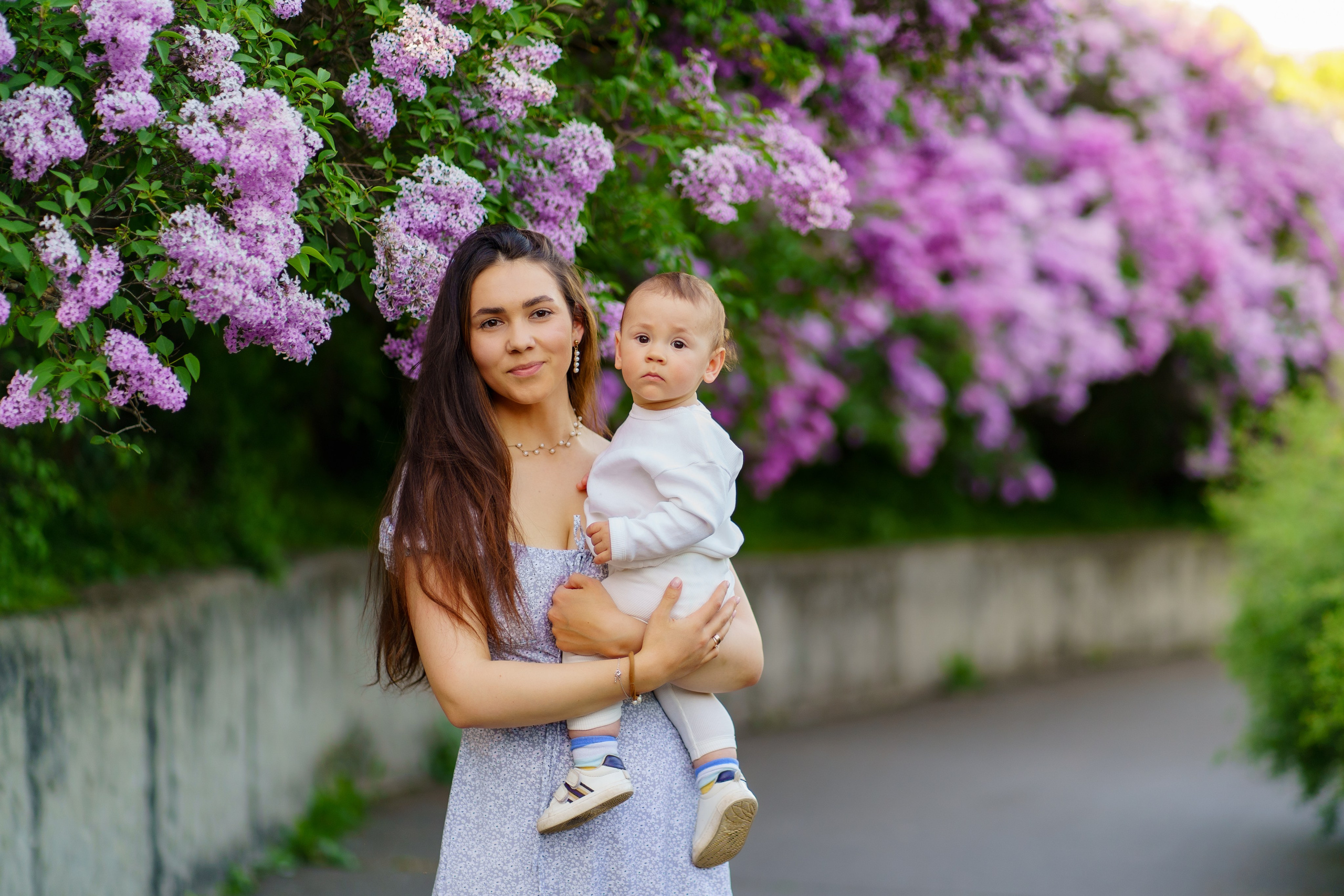 Сімейна фотосесія в бузку Київ. Сімейний фотограф Київ Наталія Шкаврон