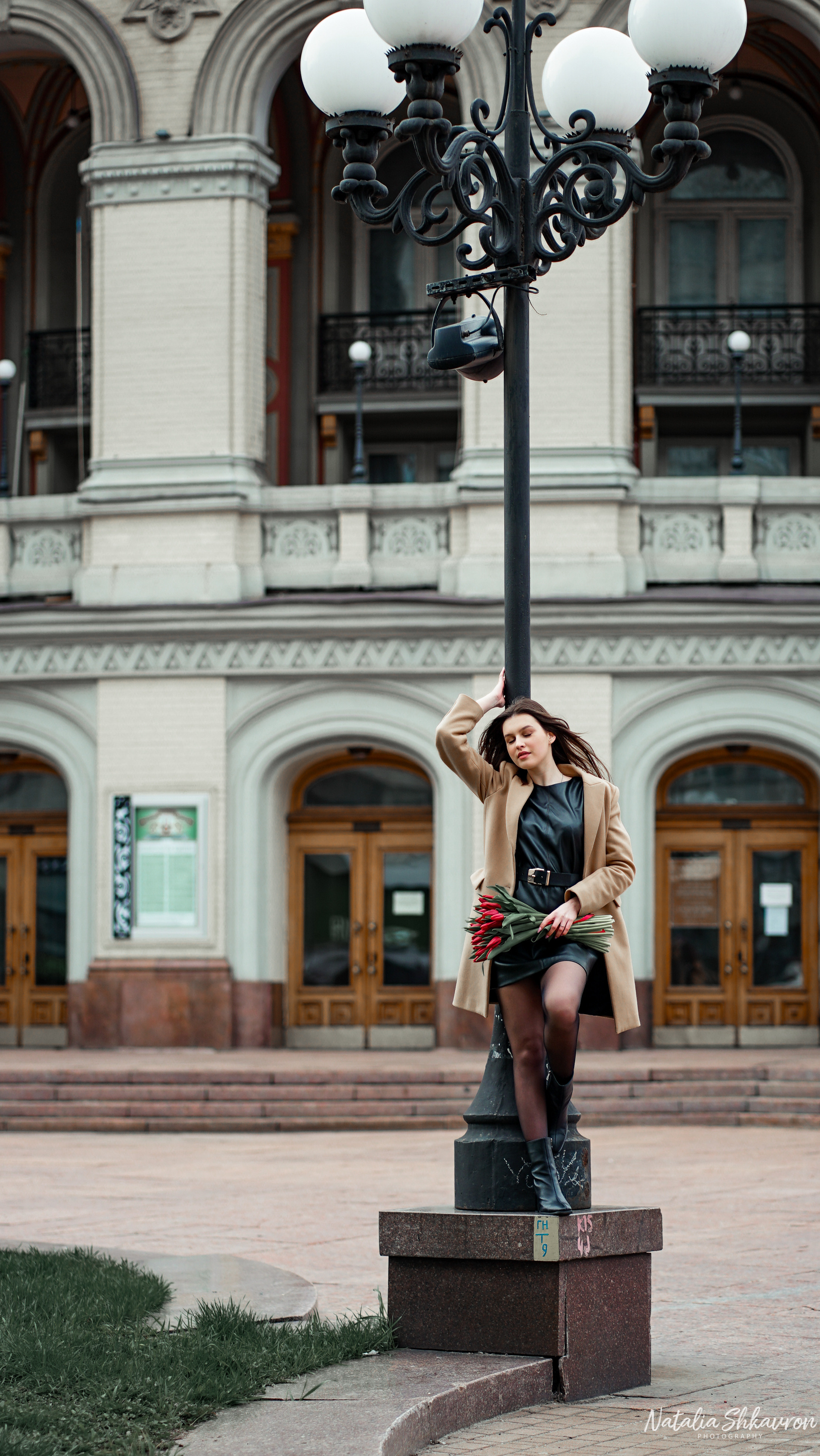 Індивідуальна фотосесія біля Оперного театру Київ. Сімейний фотограф Київ Наталія Шкаврон