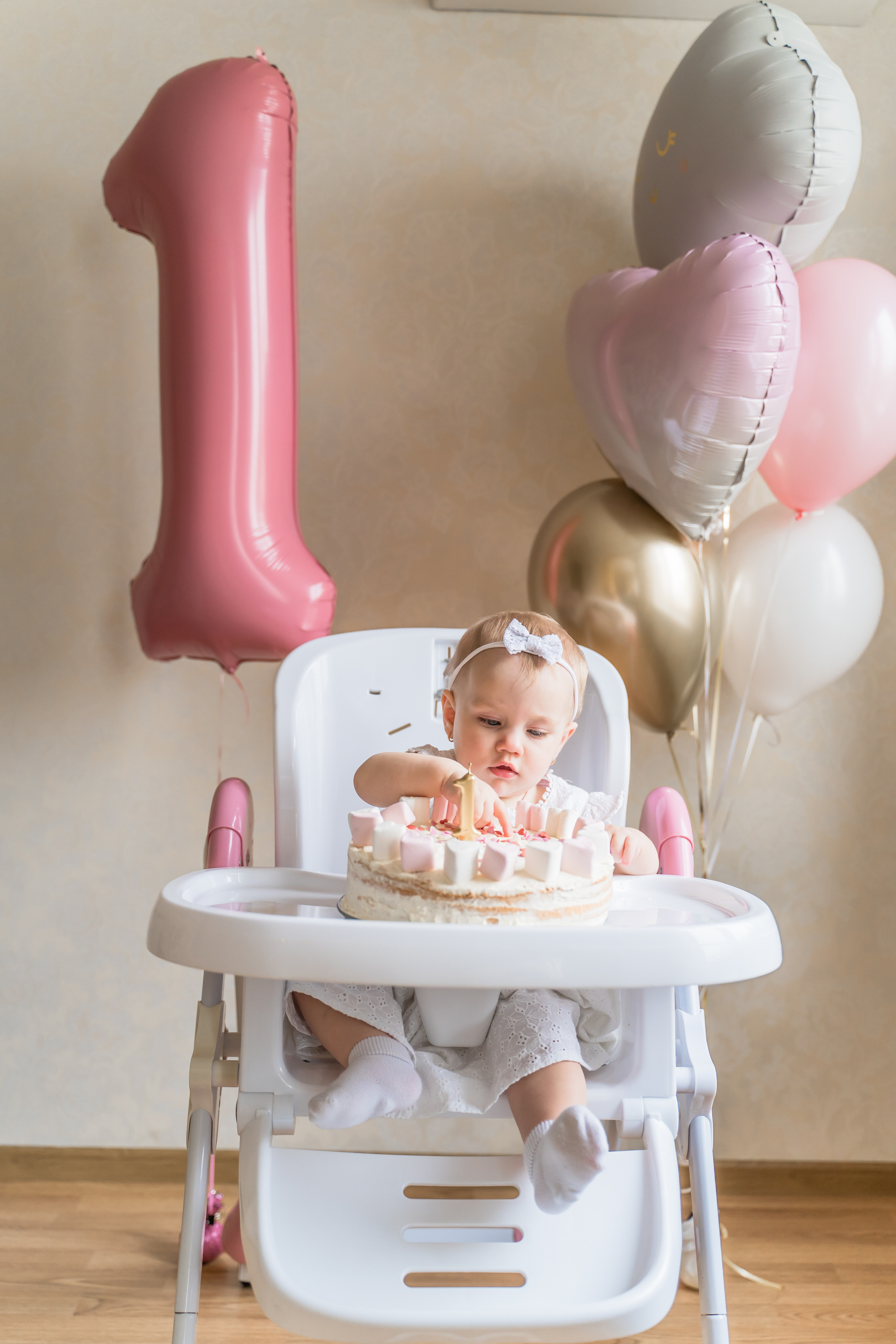 Перший день народження. Домашня фотосесія. Сімейний фотограф Київ Наталія Шкаврон