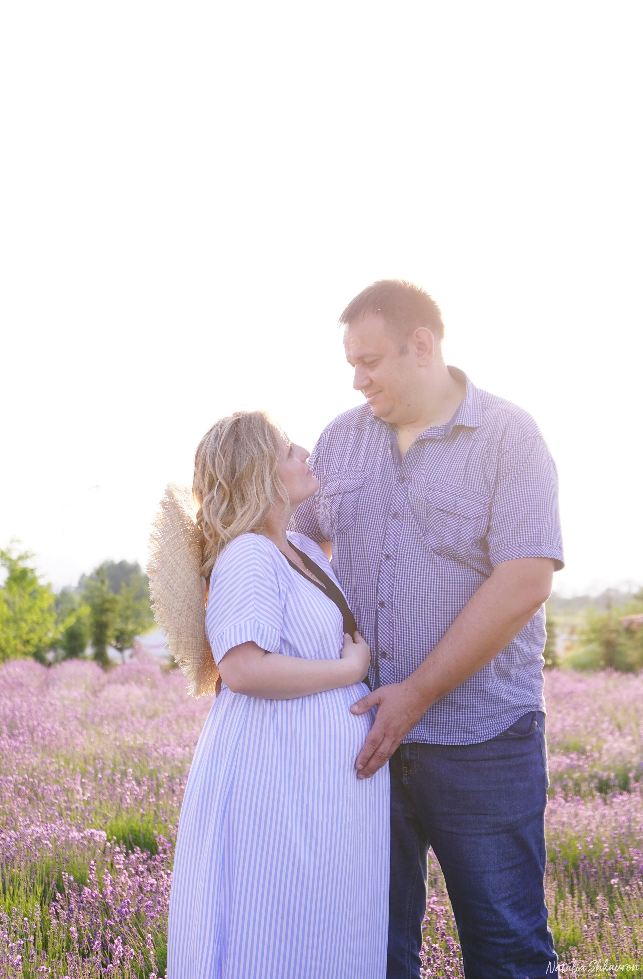 Фотосесія вагітності в лаванді. Сімейний фотограф Київ Наталія Шкаврон