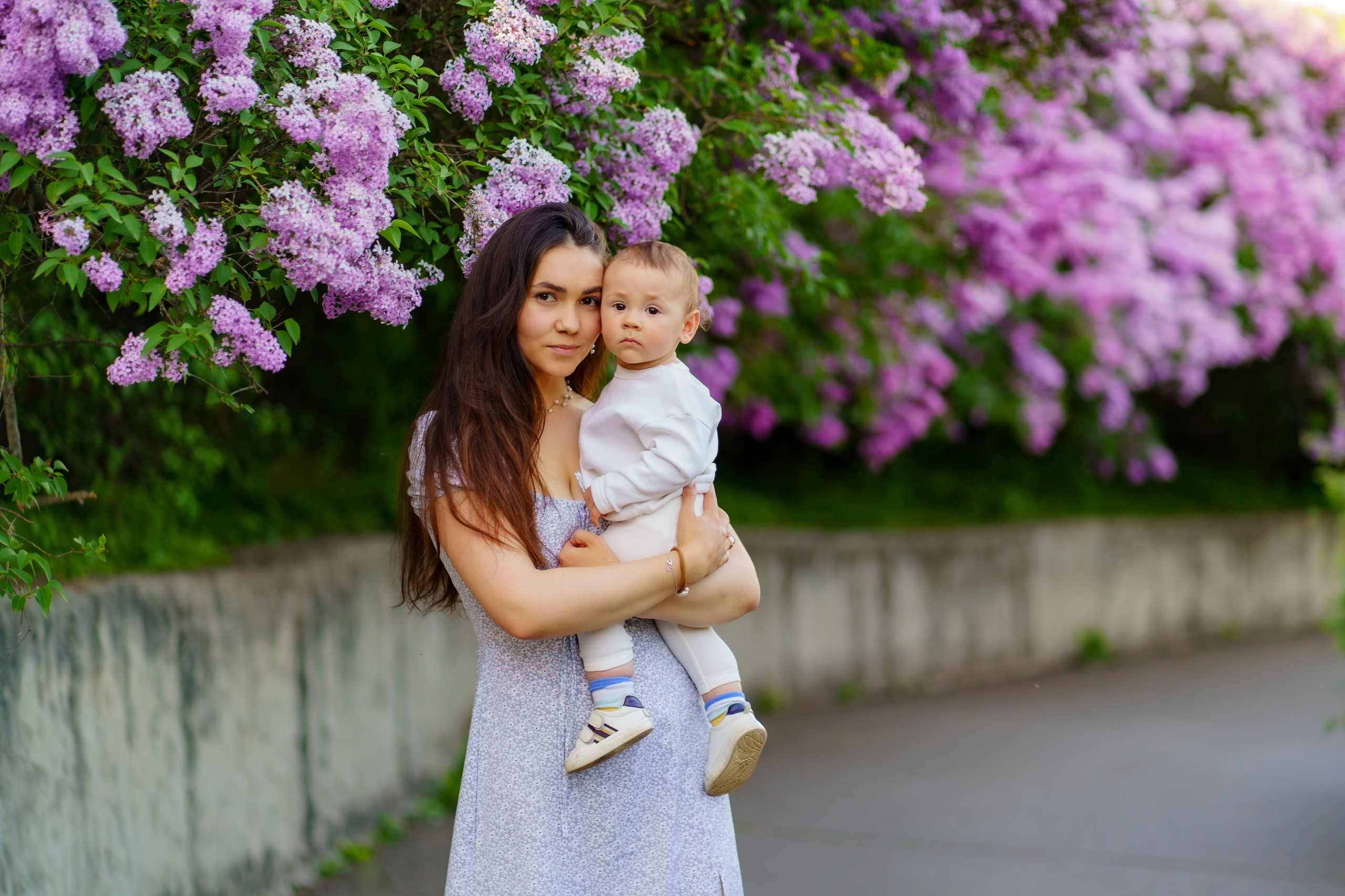 Сімейна фотосесія в бузку Київ. Сімейний фотограф Київ Наталія Шкаврон