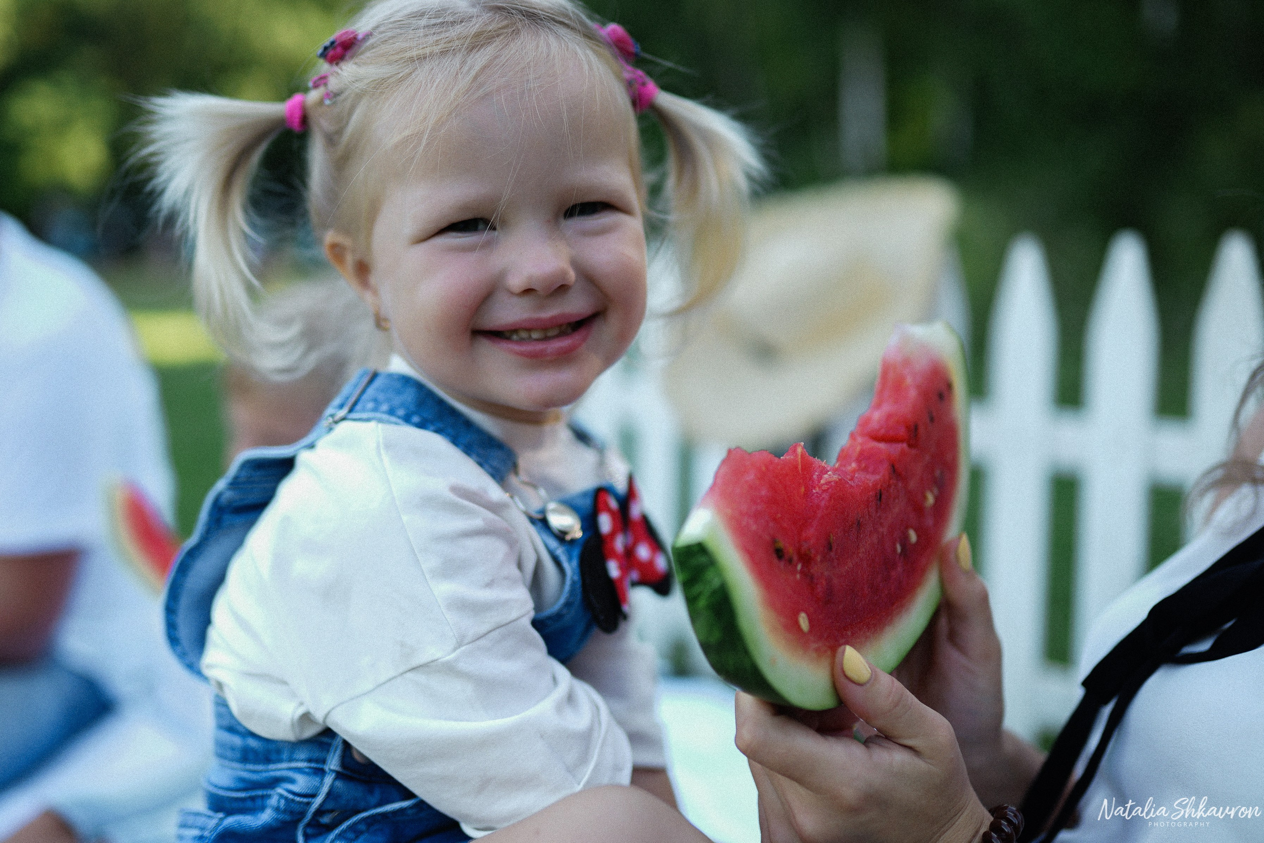Сімейна фотосесія з кавунами. Family photographer in Kiev Natalia Shkavron