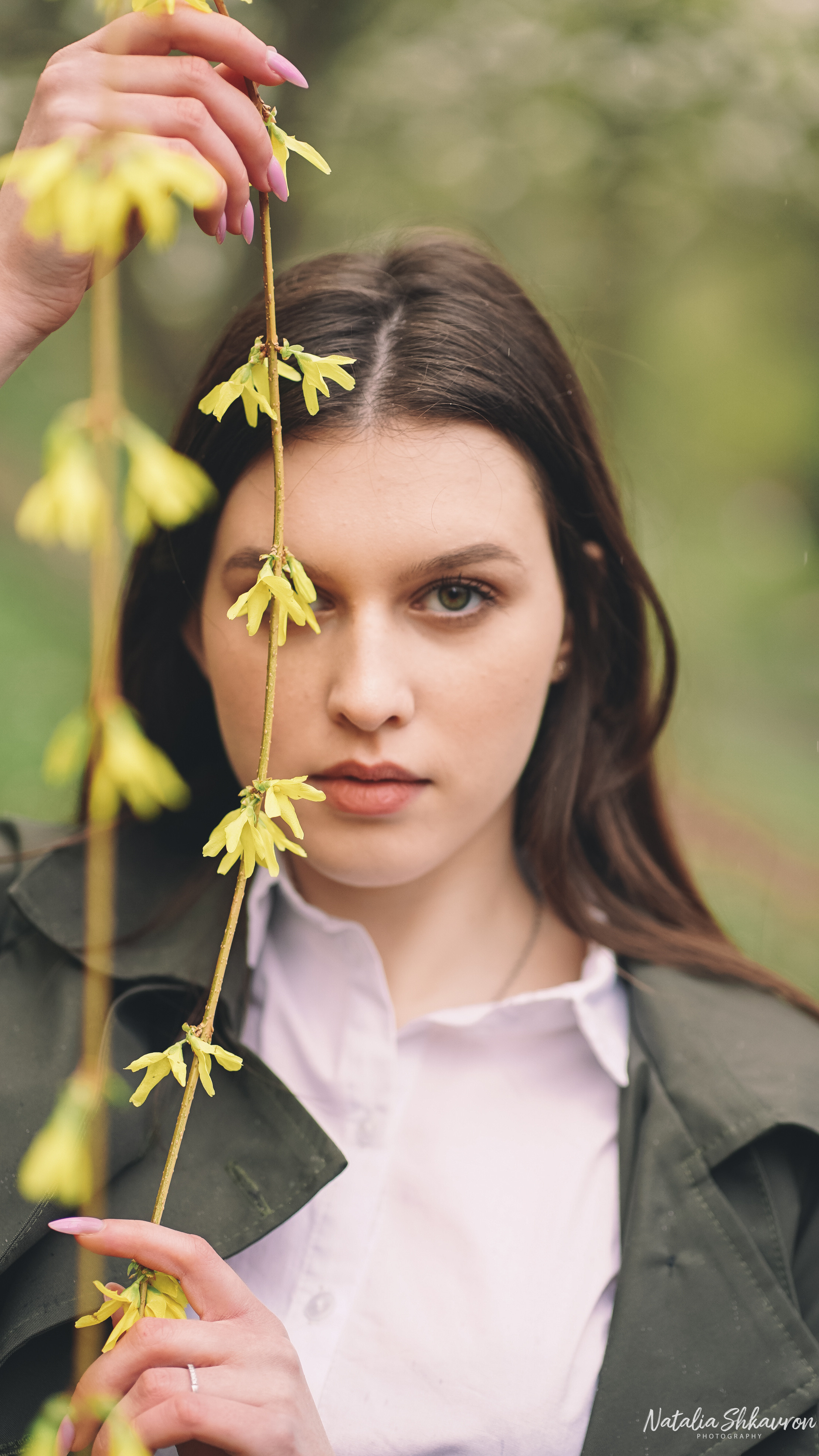 Весняна фотосесія в магноліях. Сімейний фотограф Київ Наталія Шкаврон