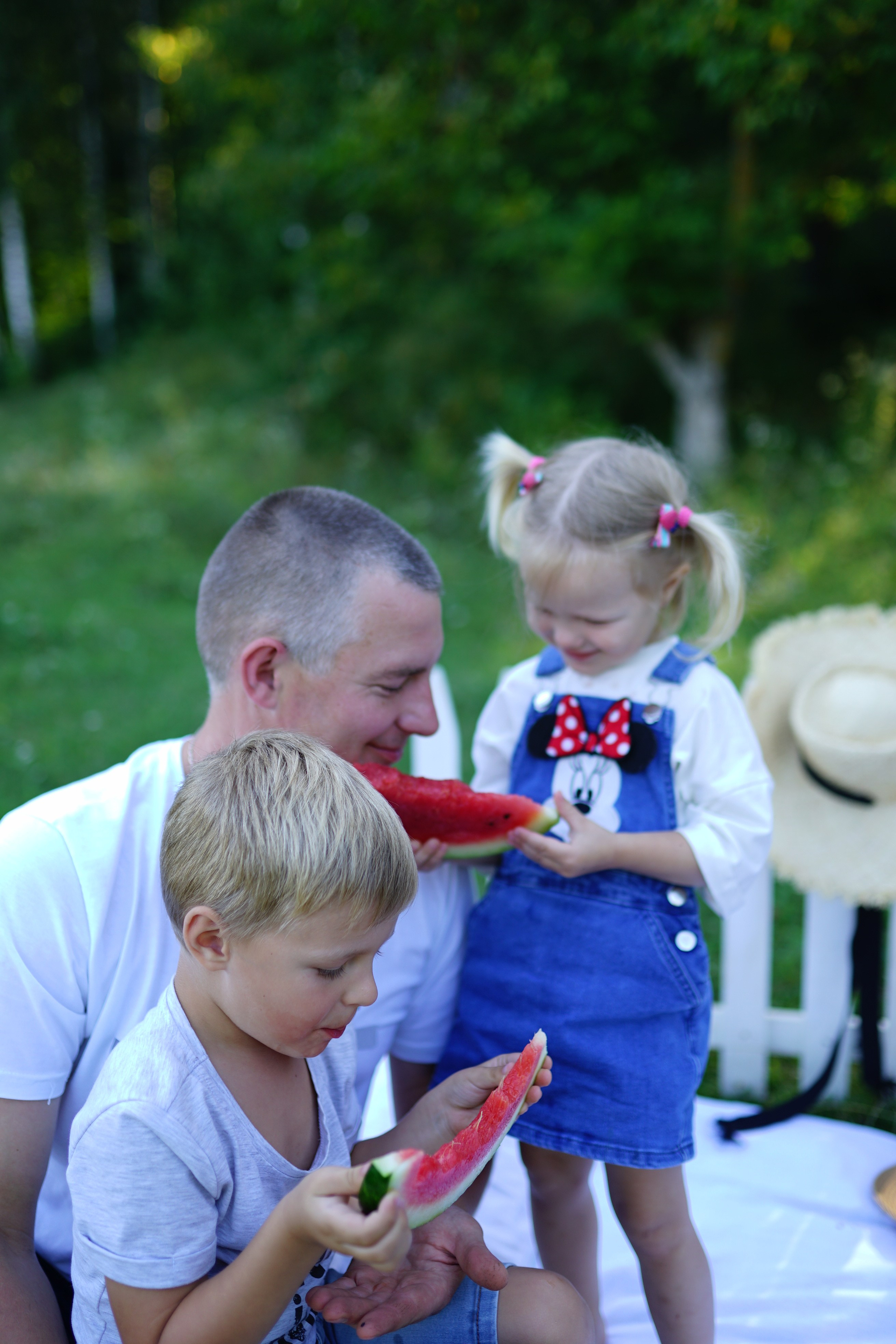 Сімейна фотосесія з кавунами. Family photographer in Kiev Natalia Shkavron