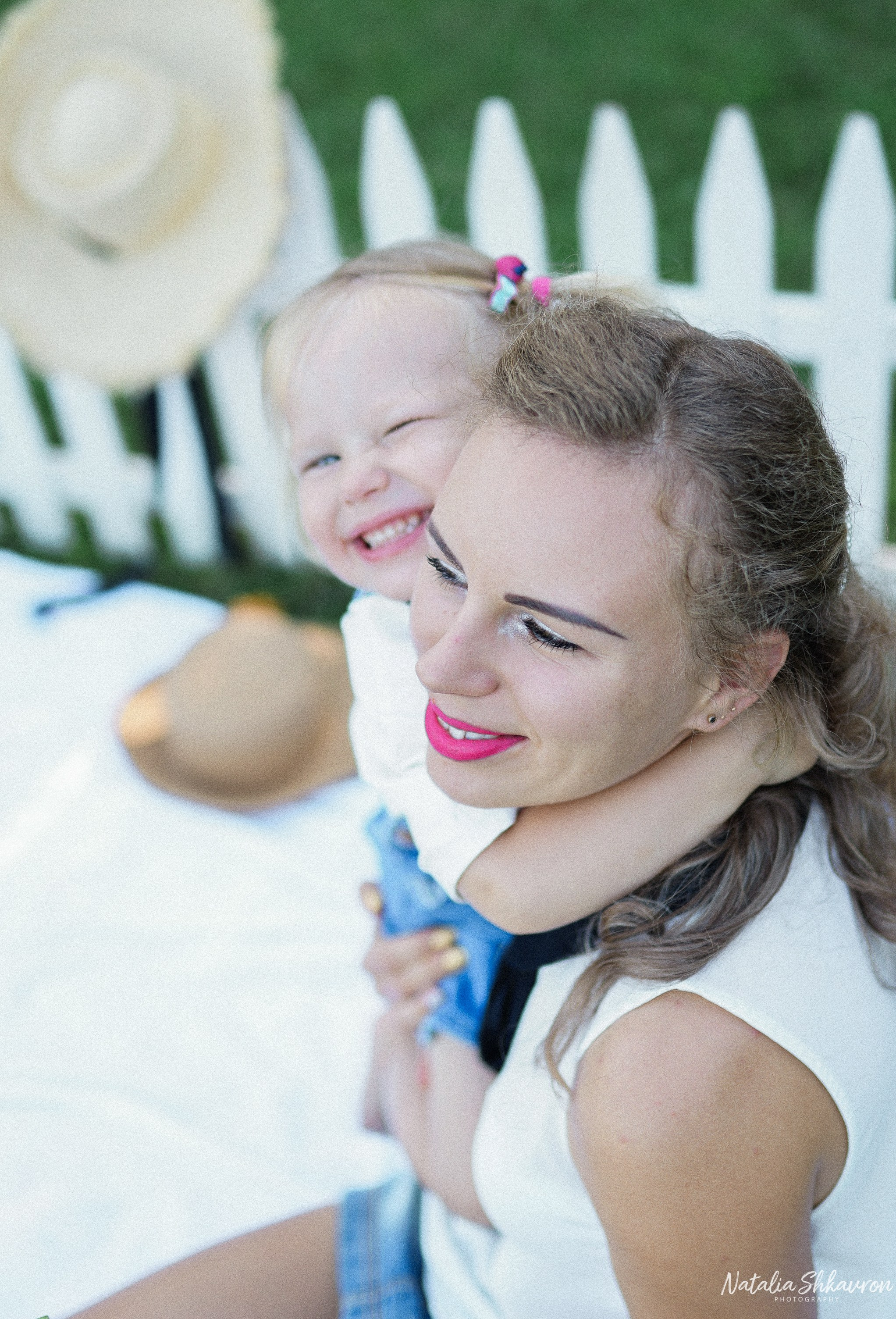 Сімейна фотосесія з кавунами. Family photographer in Kiev Natalia Shkavron