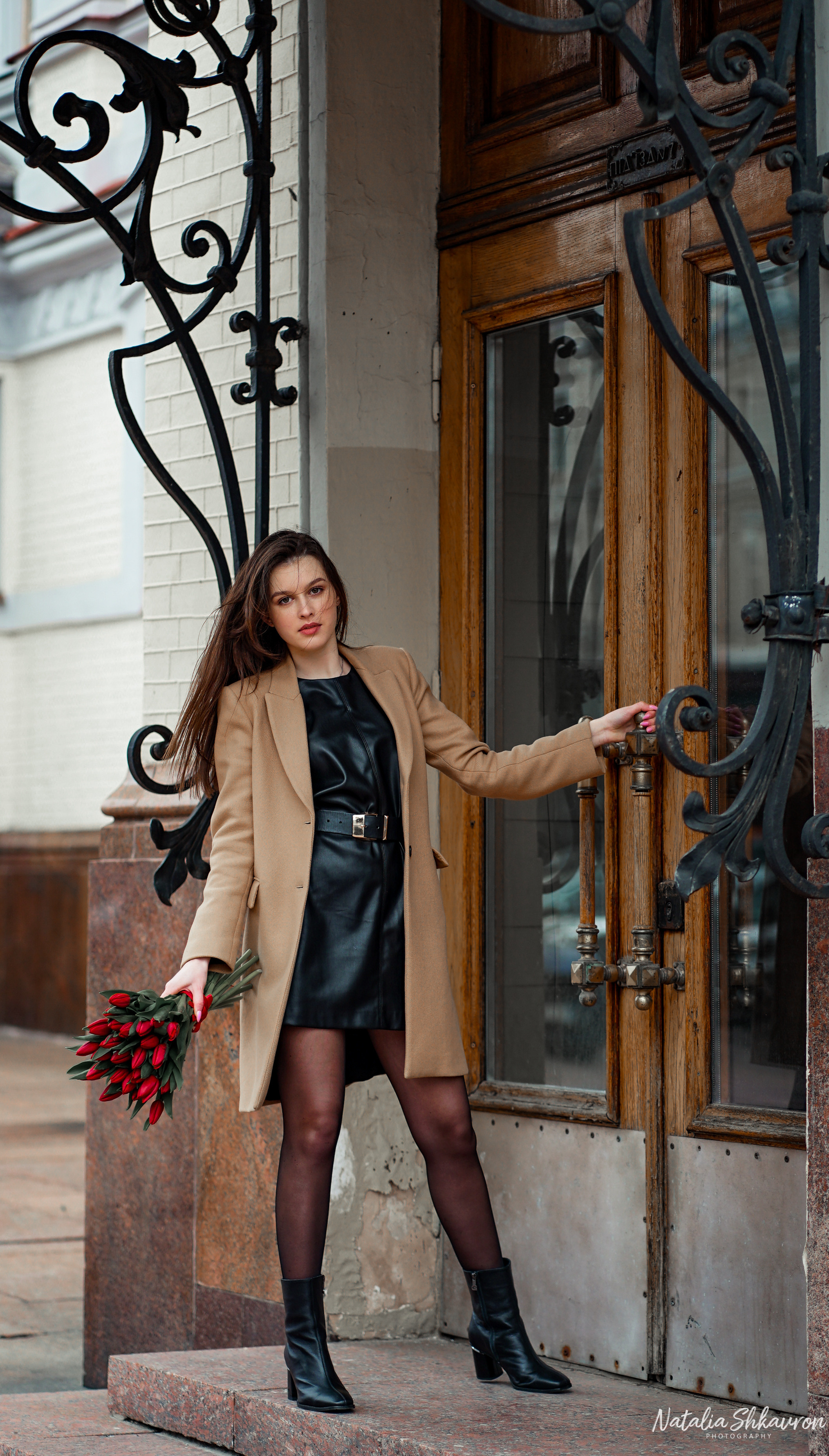 Індивідуальна фотосесія біля Оперного театру Київ. Сімейний фотограф Київ Наталія Шкаврон