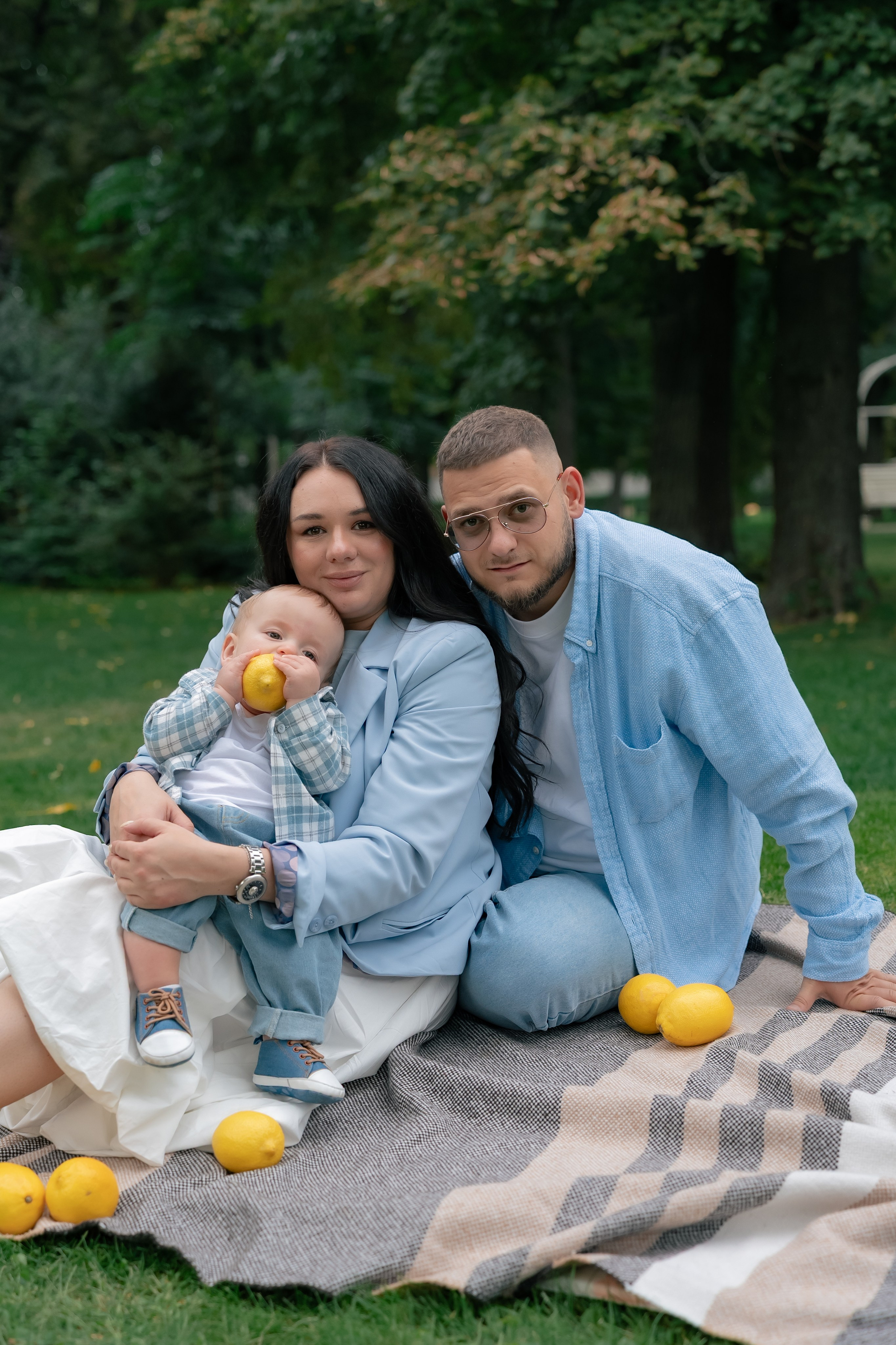 Сімейна фотосесія у парку Прага. Сімейний фотограф Київ Наталія Шкаврон