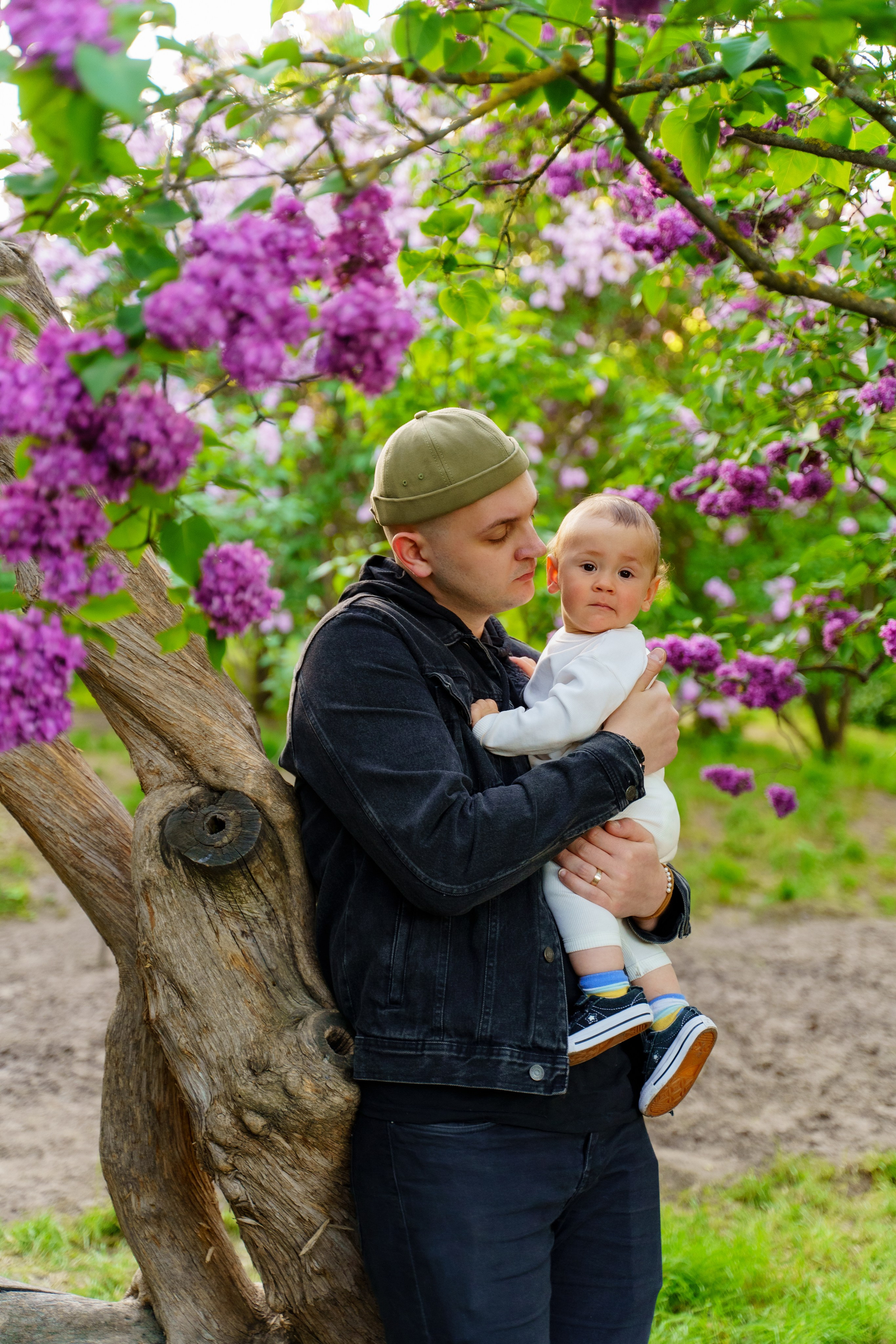 Сімейна фотосесія в бузку Київ. Сімейний фотограф Київ Наталія Шкаврон