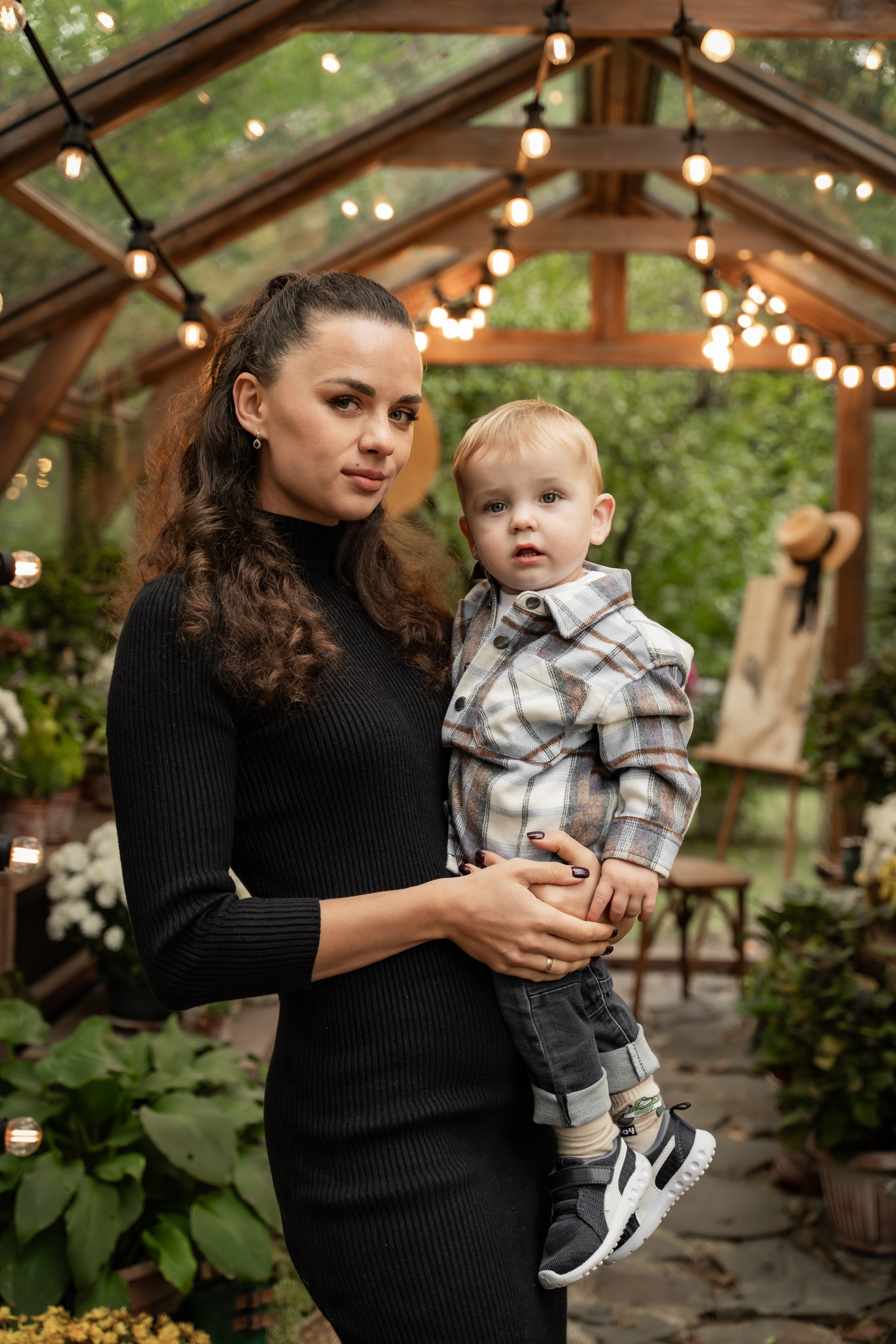 Сімейна фотосесія в саду. Сімейний фотограф Київ Наталія Шкаврон