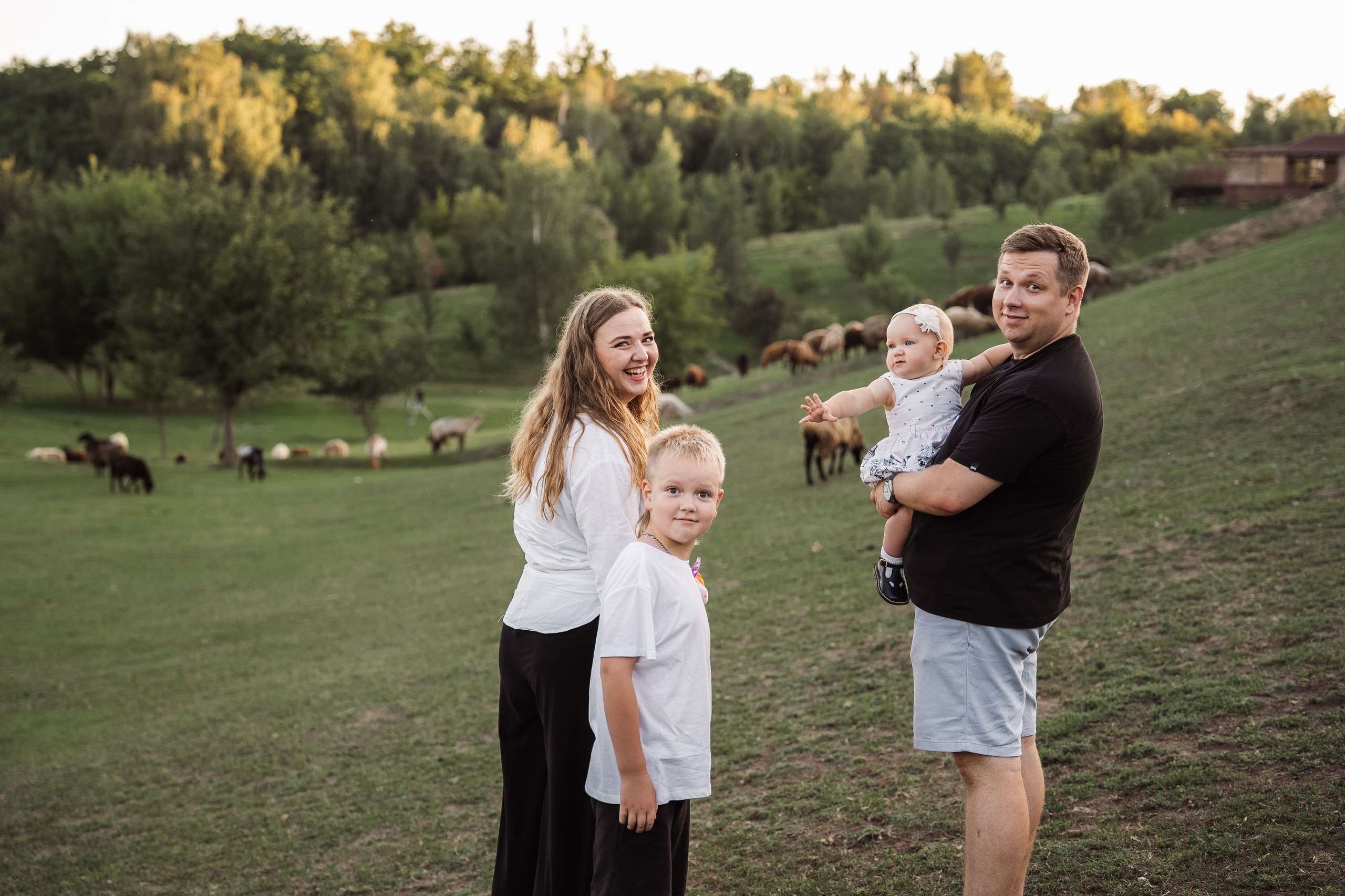 Святкування 1-го дня народження на овечій фермі. Family photographer in Kiev Natalia Shkavron