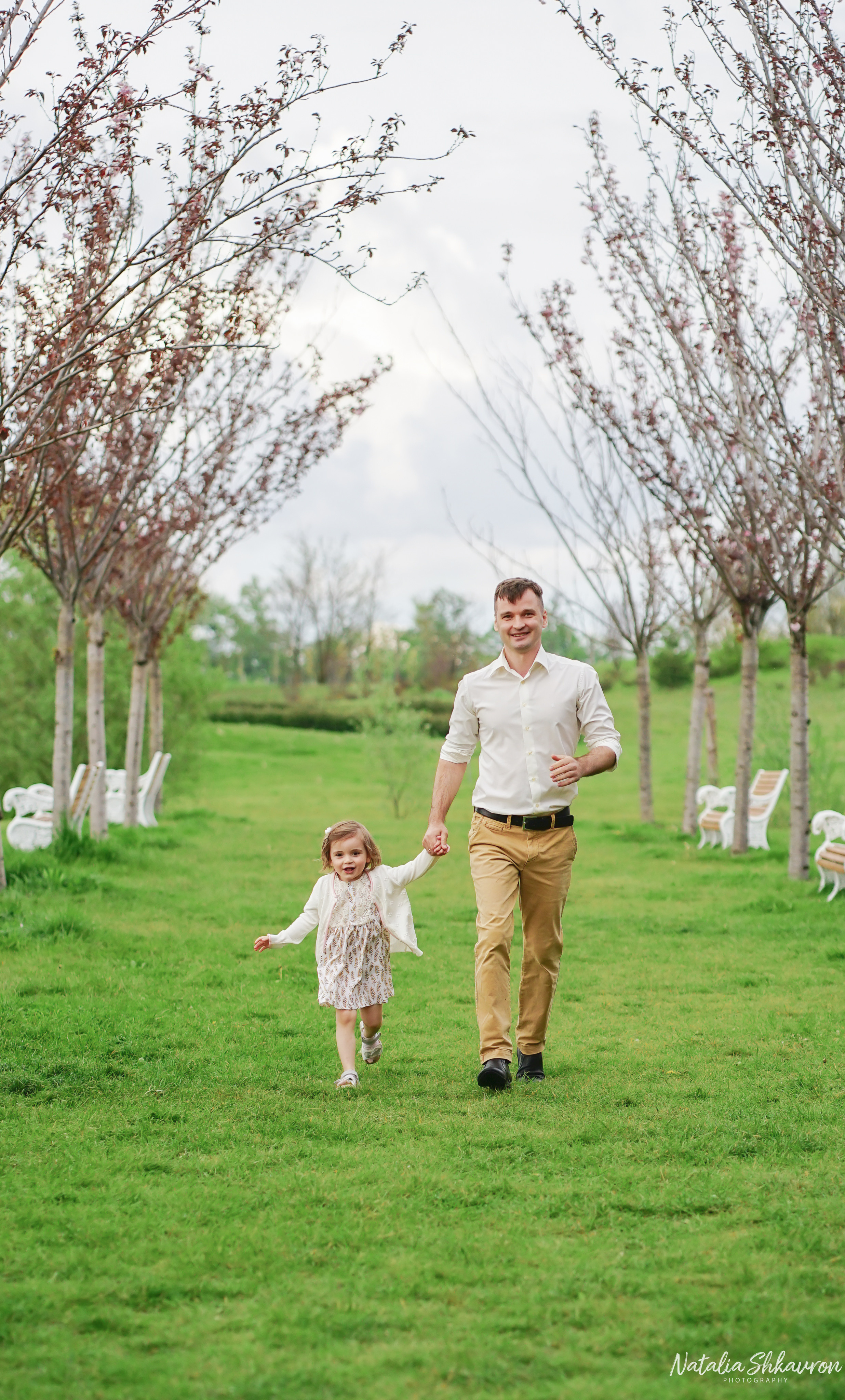 Сімейна фотосесія в тюльпанах. Сімейний фотограф Київ Наталія Шкаврон
