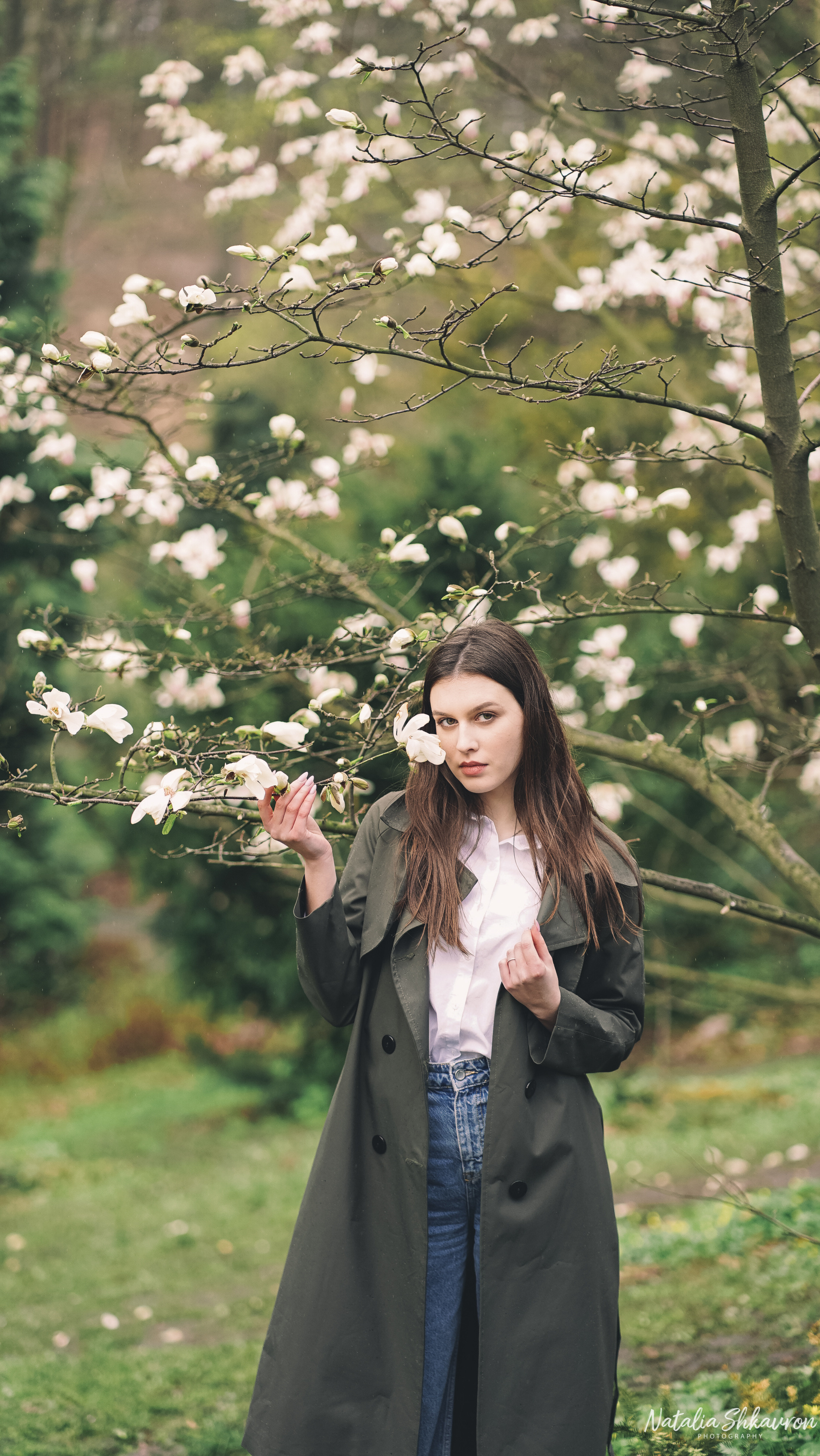 Весняна фотосесія в магноліях. Сімейний фотограф Київ Наталія Шкаврон