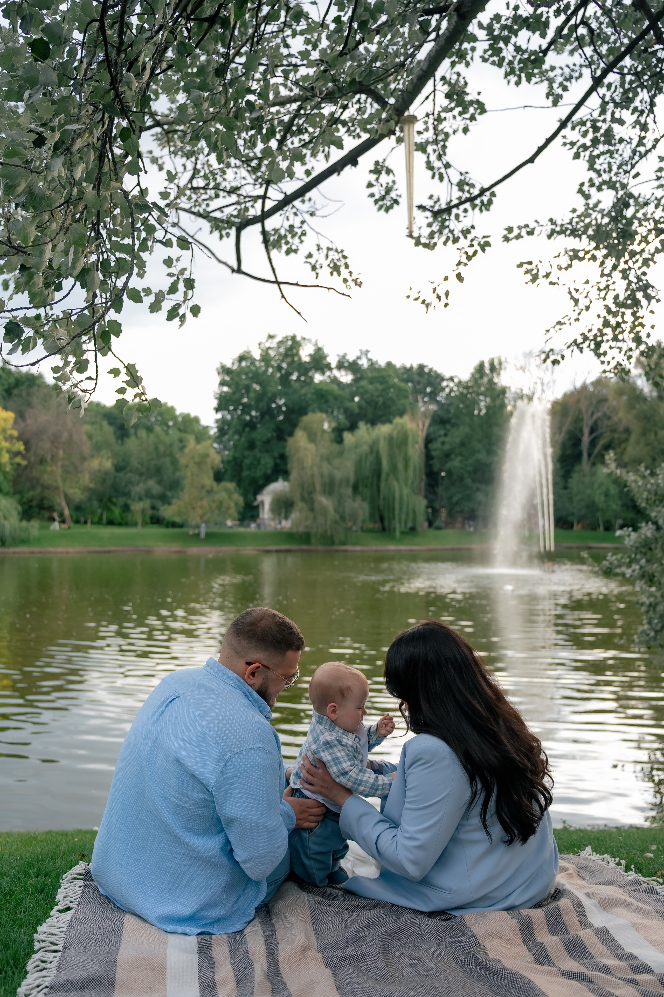 Сімейна фотосесія у парку Прага. Сімейний фотограф Київ Наталія Шкаврон