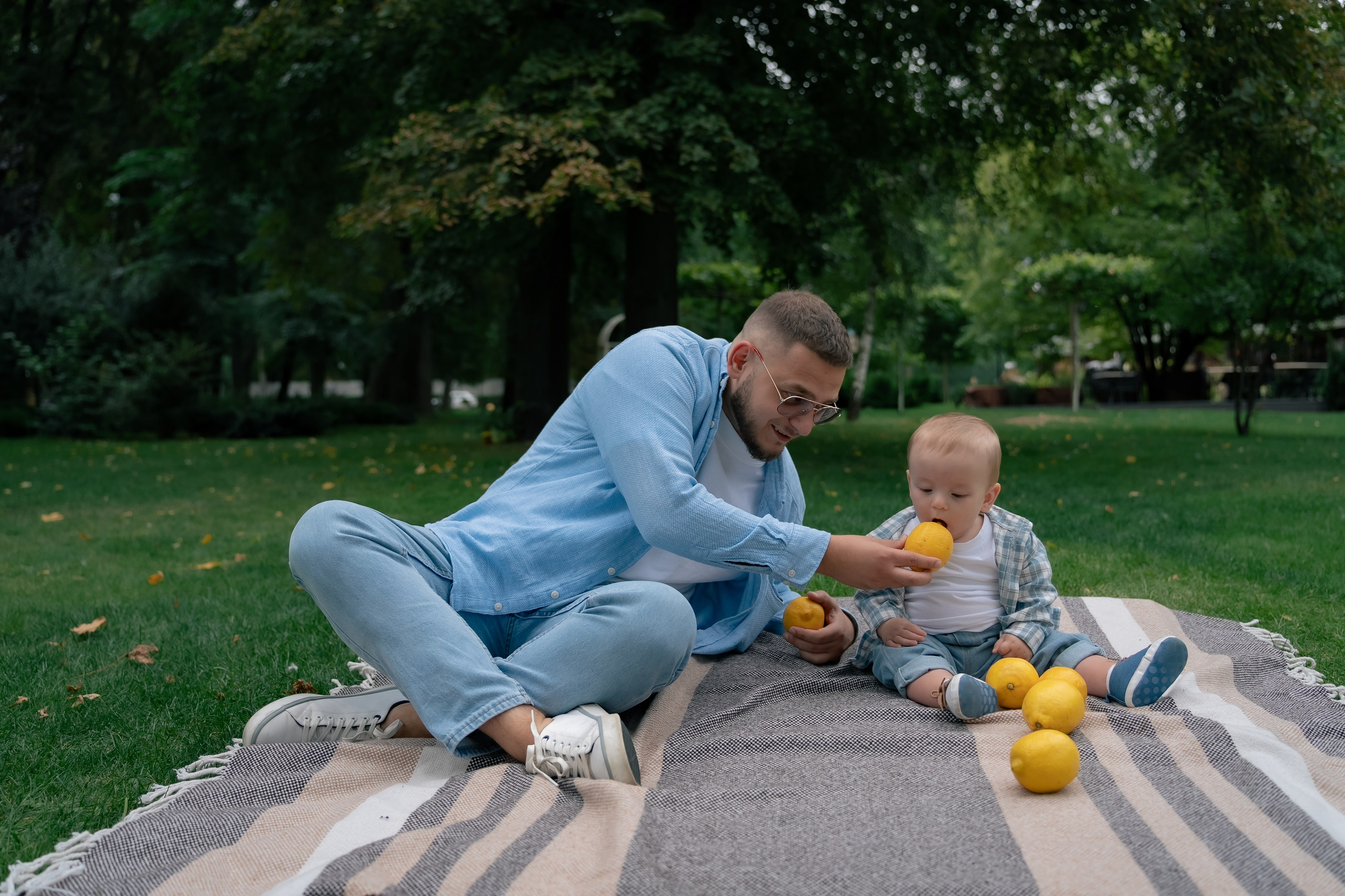 Сімейна фотосесія у парку Прага. Сімейний фотограф Київ Наталія Шкаврон