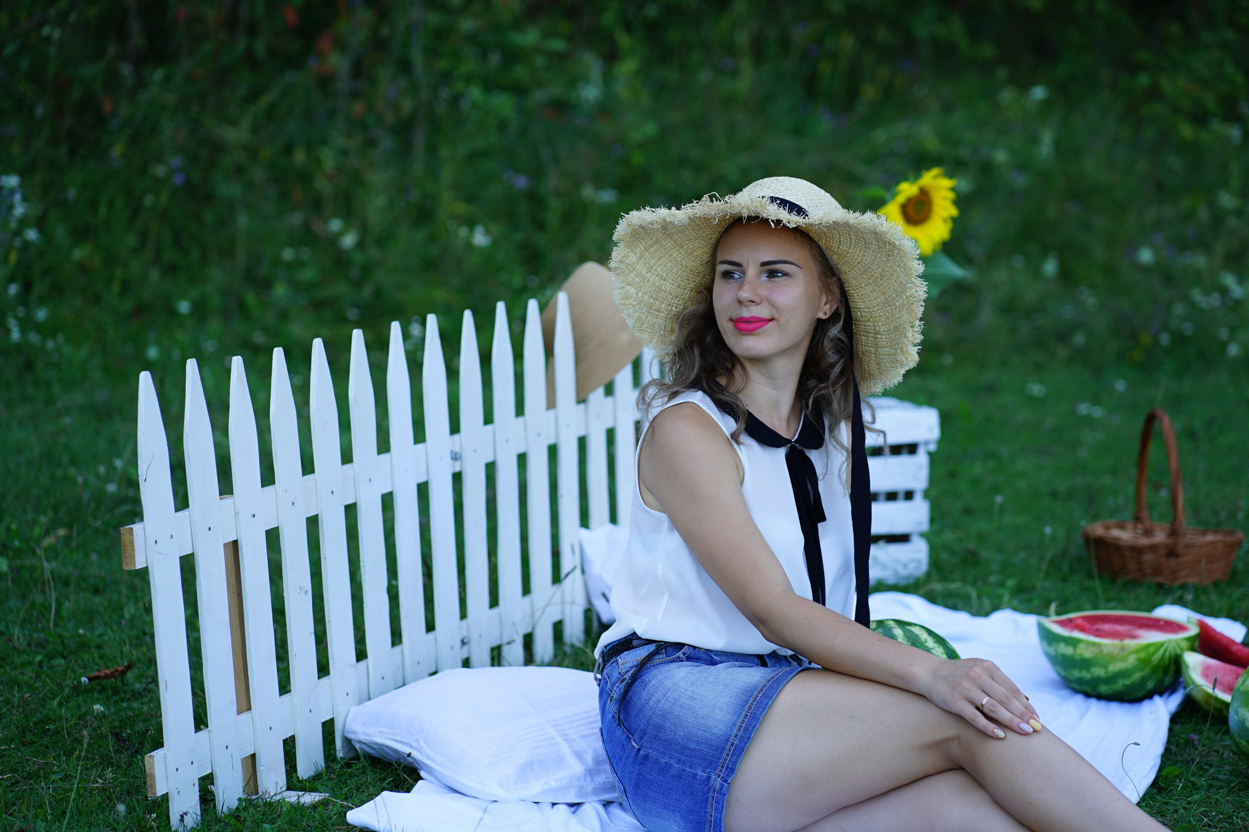 Сімейна фотосесія з кавунами. Family photographer in Kiev Natalia Shkavron