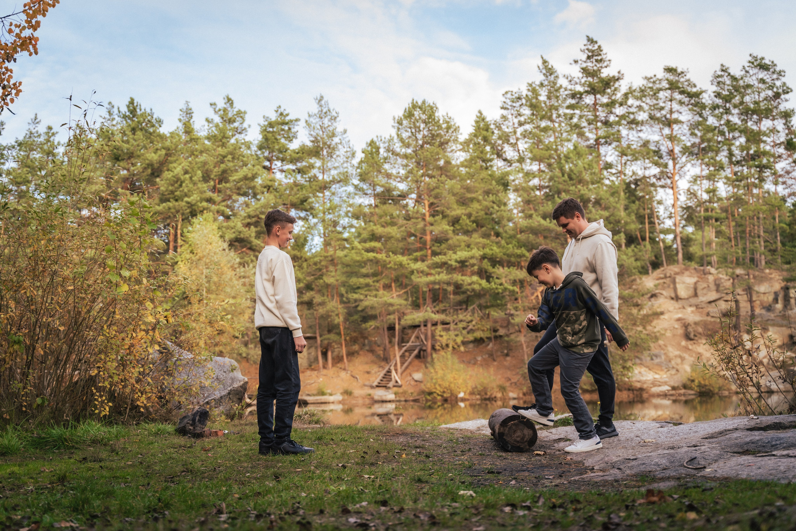 Сімейна фотосесія на природі біля Коростишівського карєру. Сімейний фотограф Київ Наталія Шкаврон