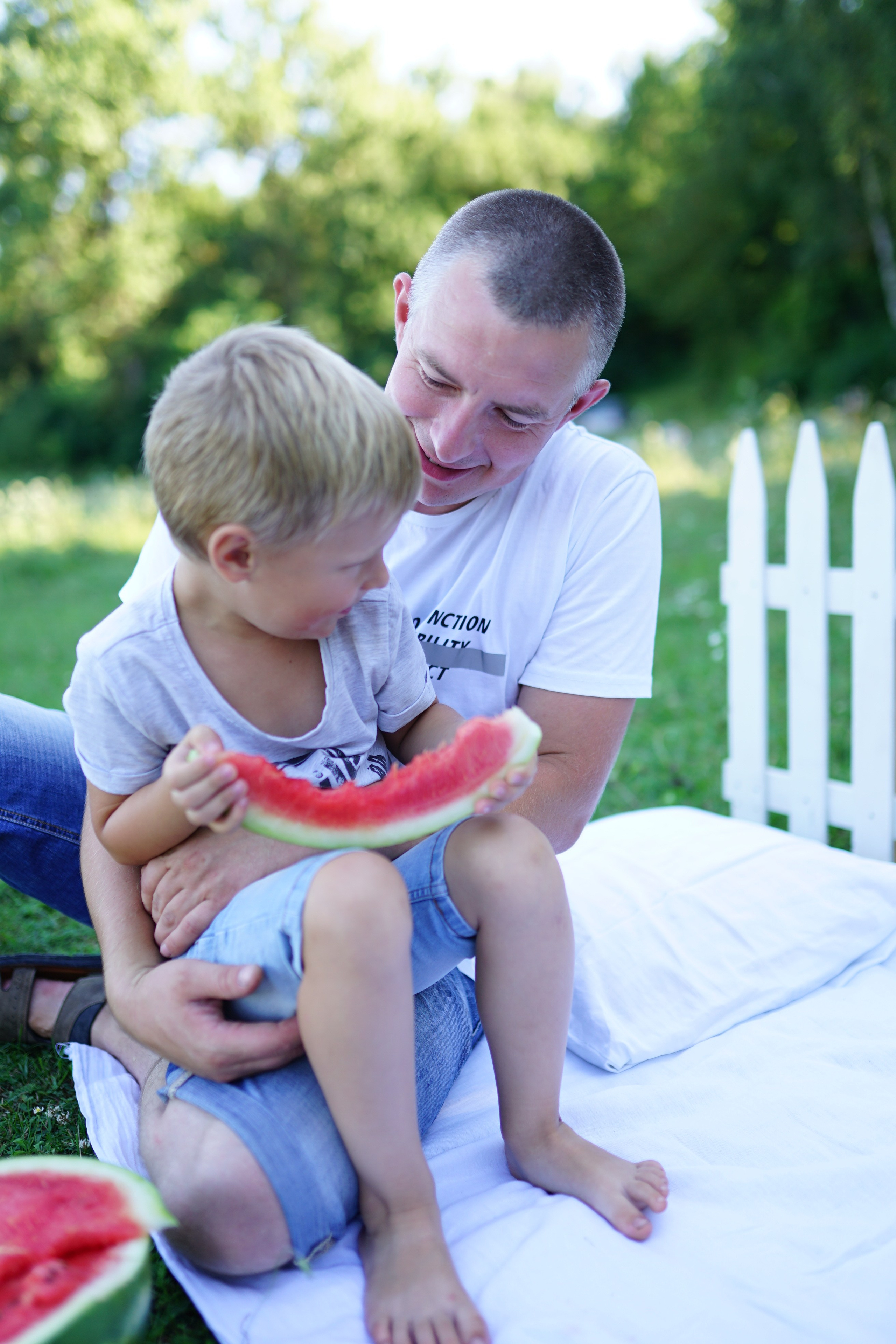 Сімейна фотосесія з кавунами. Family photographer in Kiev Natalia Shkavron