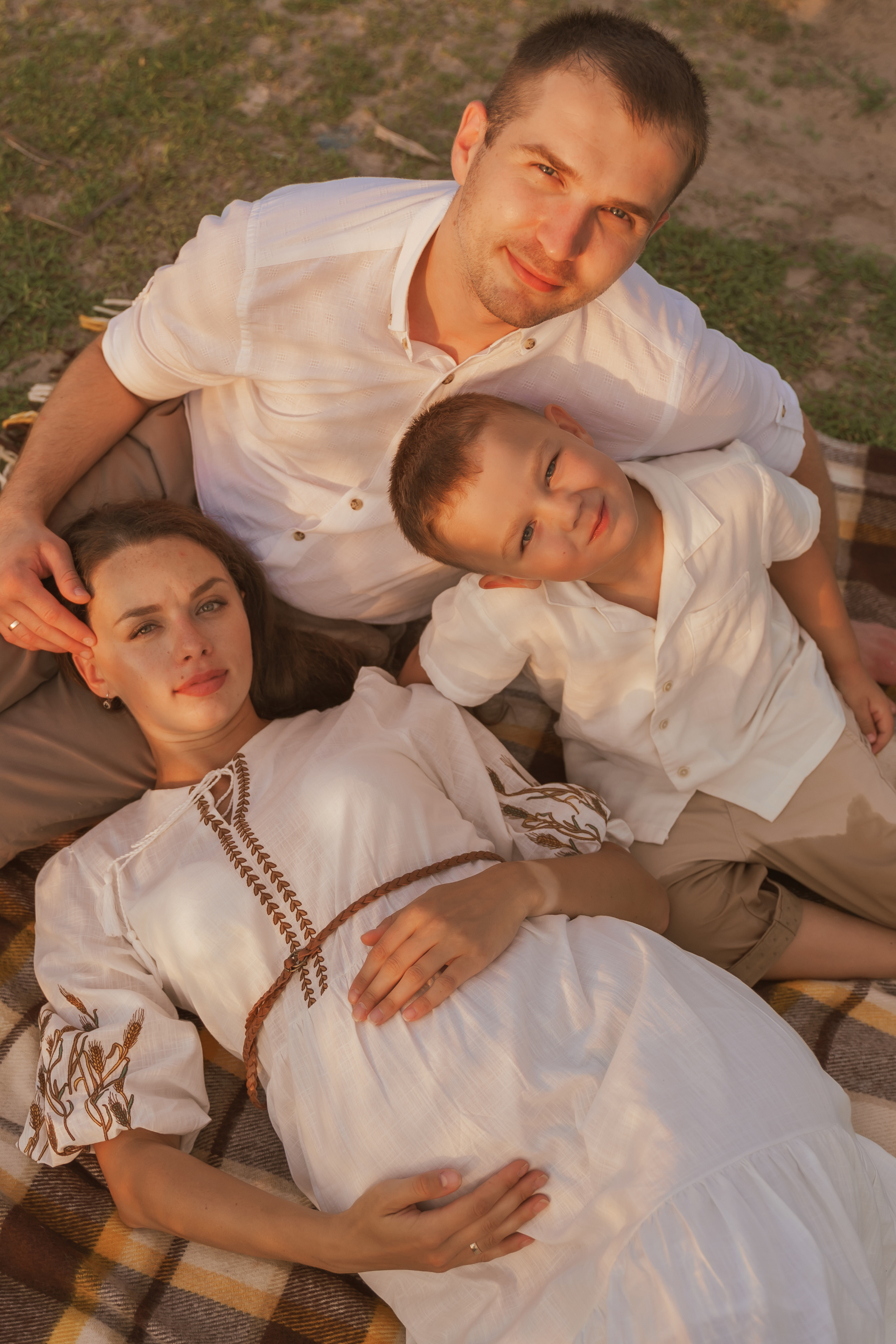 Фотосесія вагітності біля Київського моря. Сімейний фотограф Київ Наталія Шкаврон