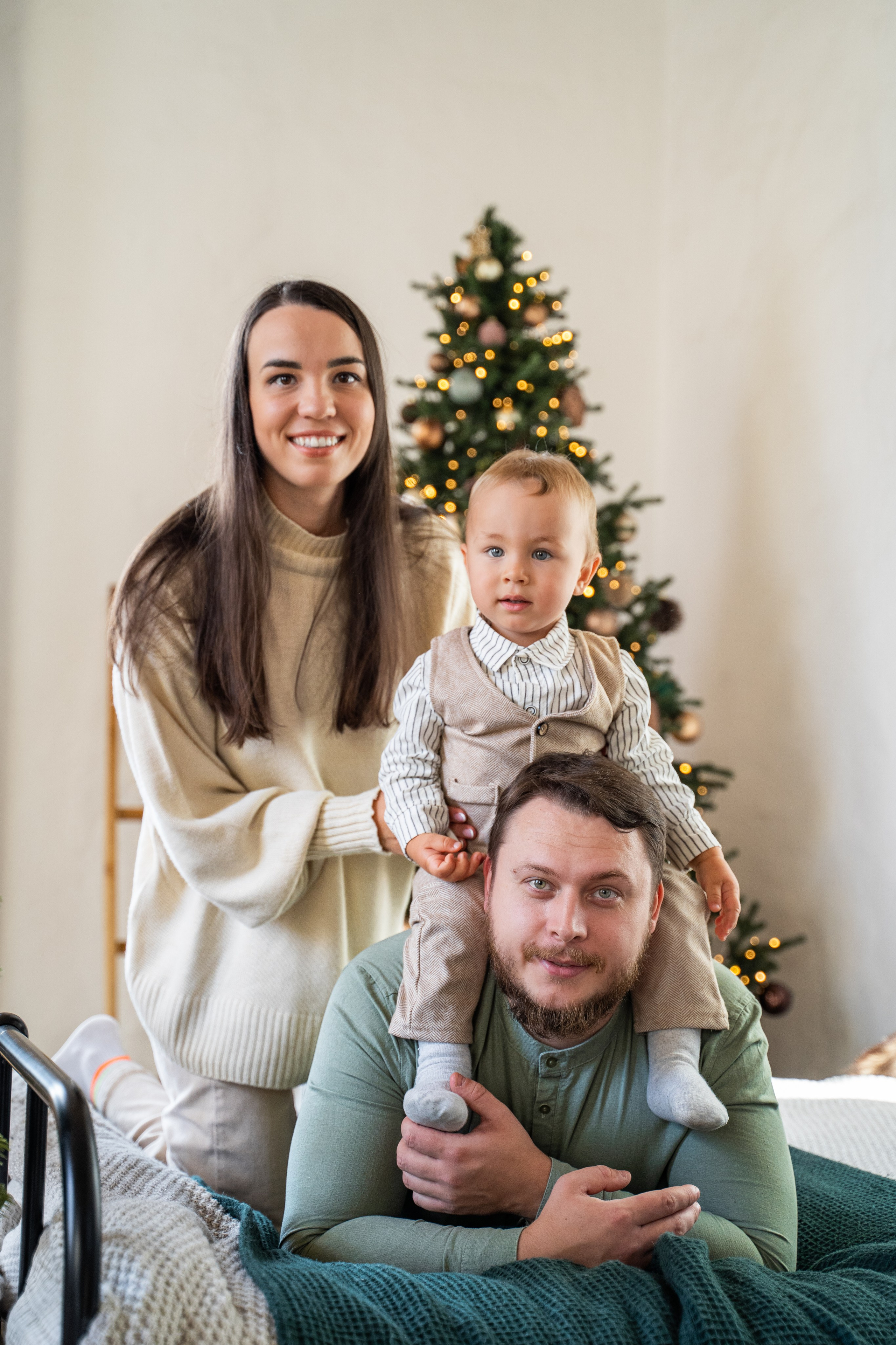 Сімейна новорічна фотосесія в студїі. Сімейний фотограф Київ Наталія Шкаврон