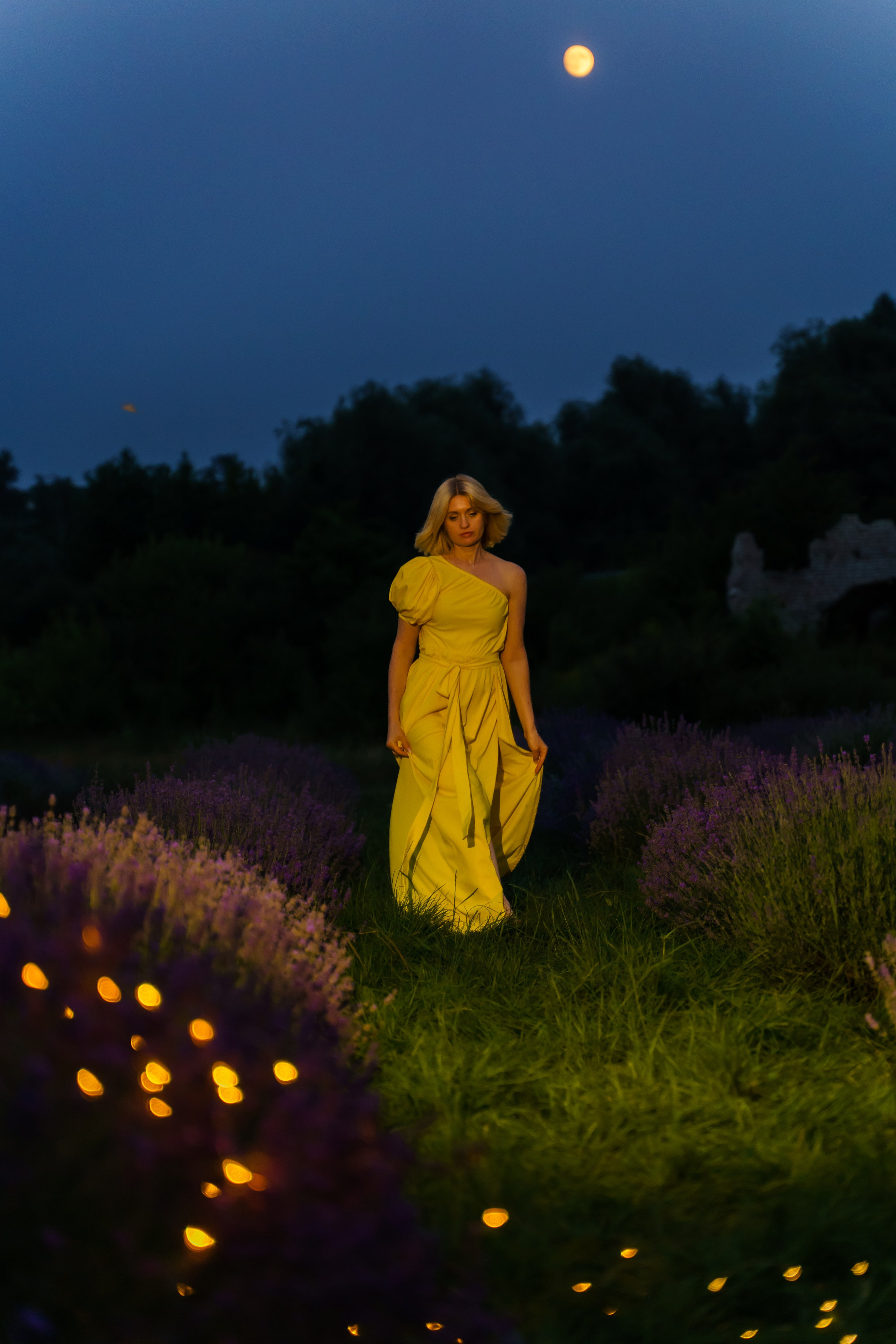 Індивідуальна фотосесія в лаванді в сутінках. Сімейний фотограф Київ Наталія Шкаврон