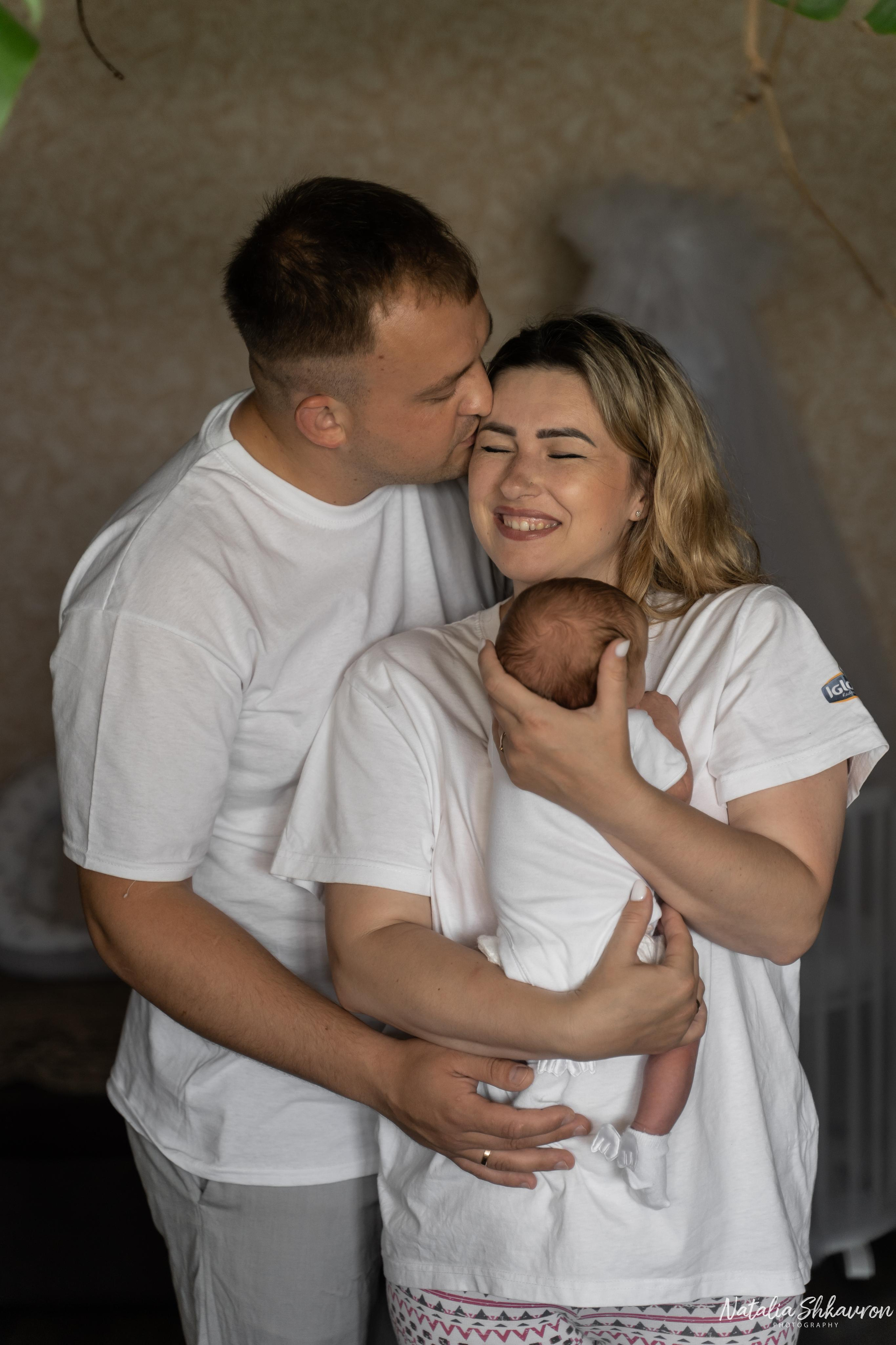 Домашня фотосесія новонародженого. Family photographer in Kiev Natalia Shkavron