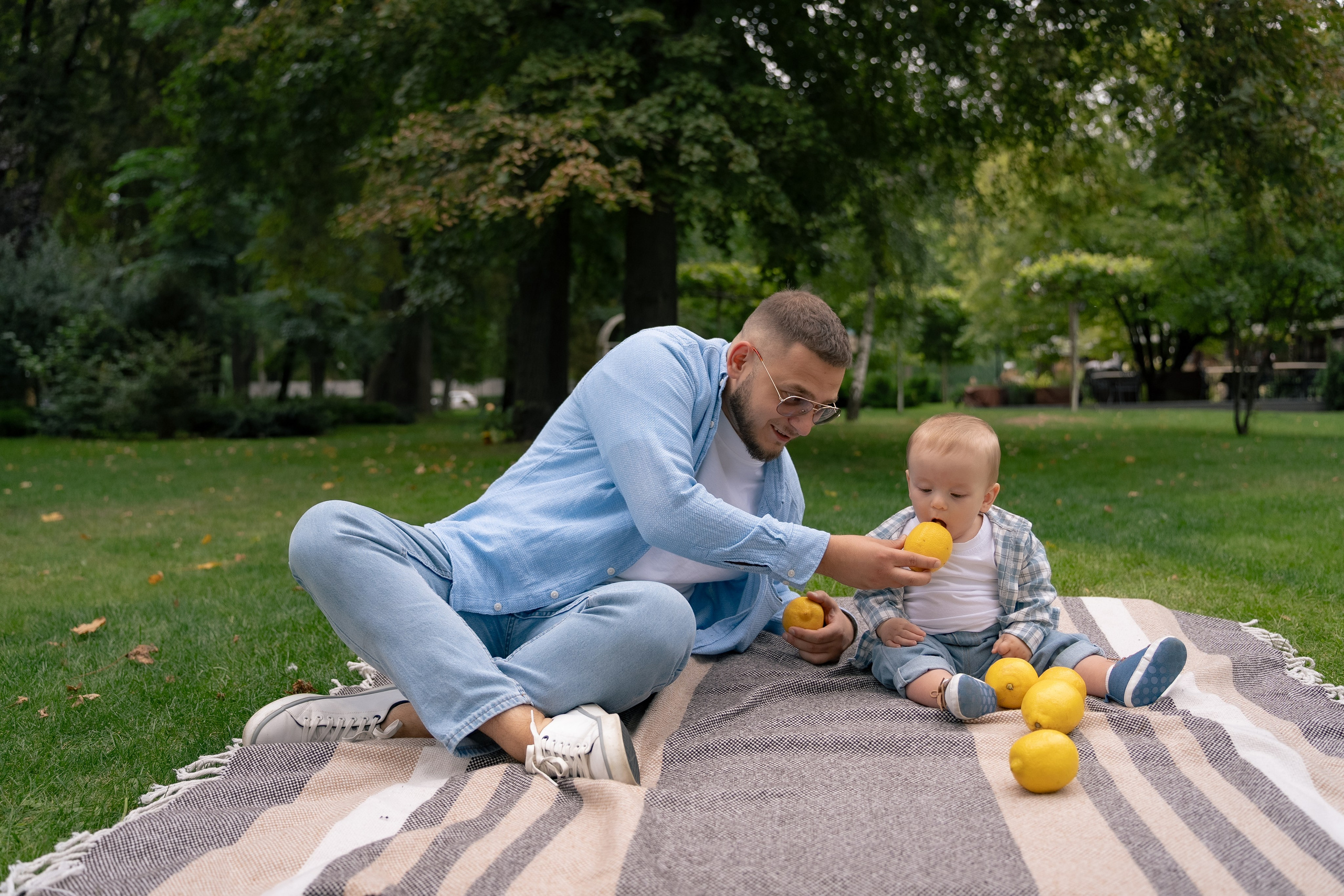сімейна фотосесія, фотограф київ, фотосесія біля ресторану прага, фотосесія біля парку Прага, сімейна фотосесія, сімейна фотосесія на ВДНГ