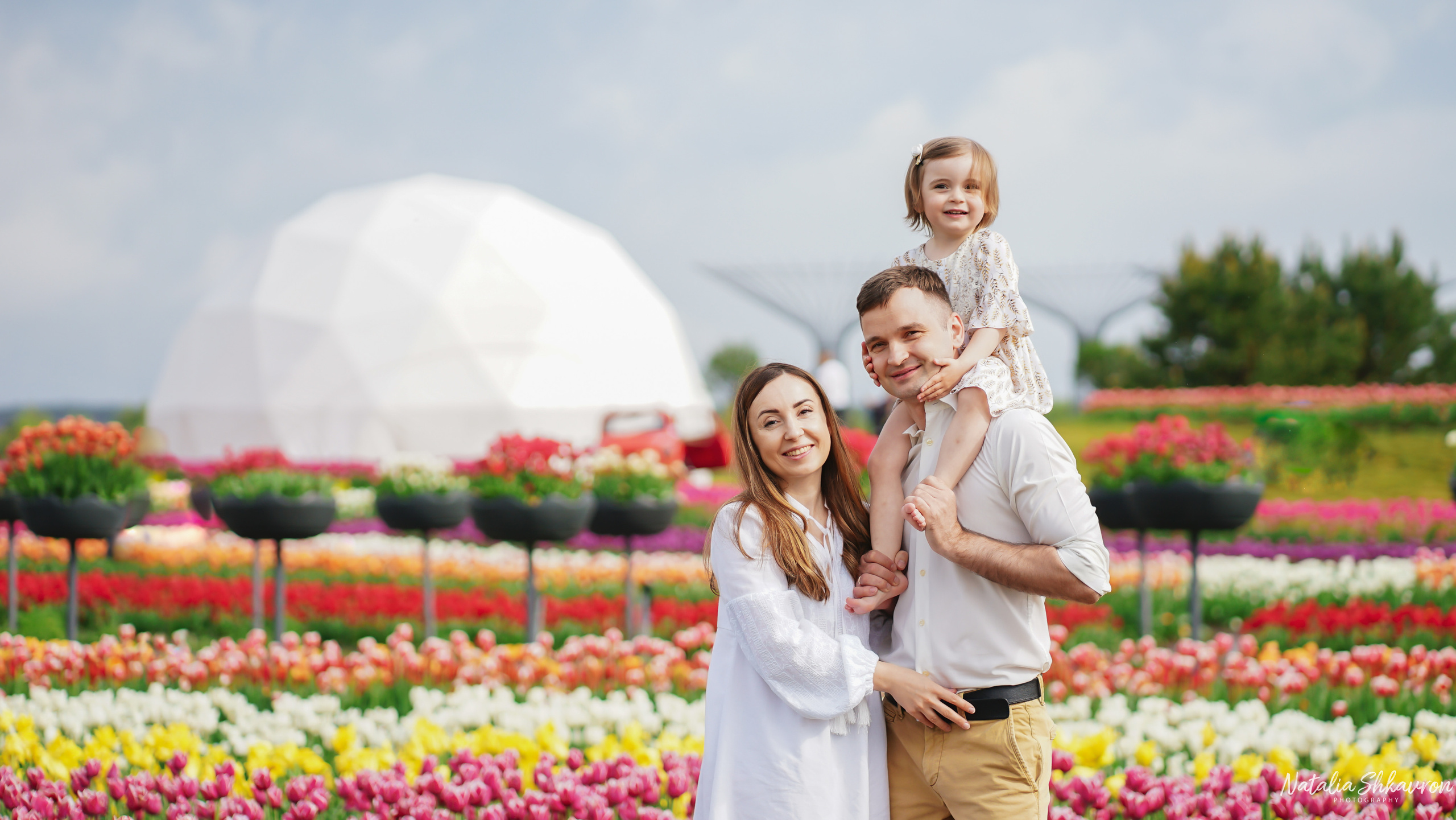 Сімейна фотосесія в тюльпанах. Сімейний фотограф Київ Наталія Шкаврон