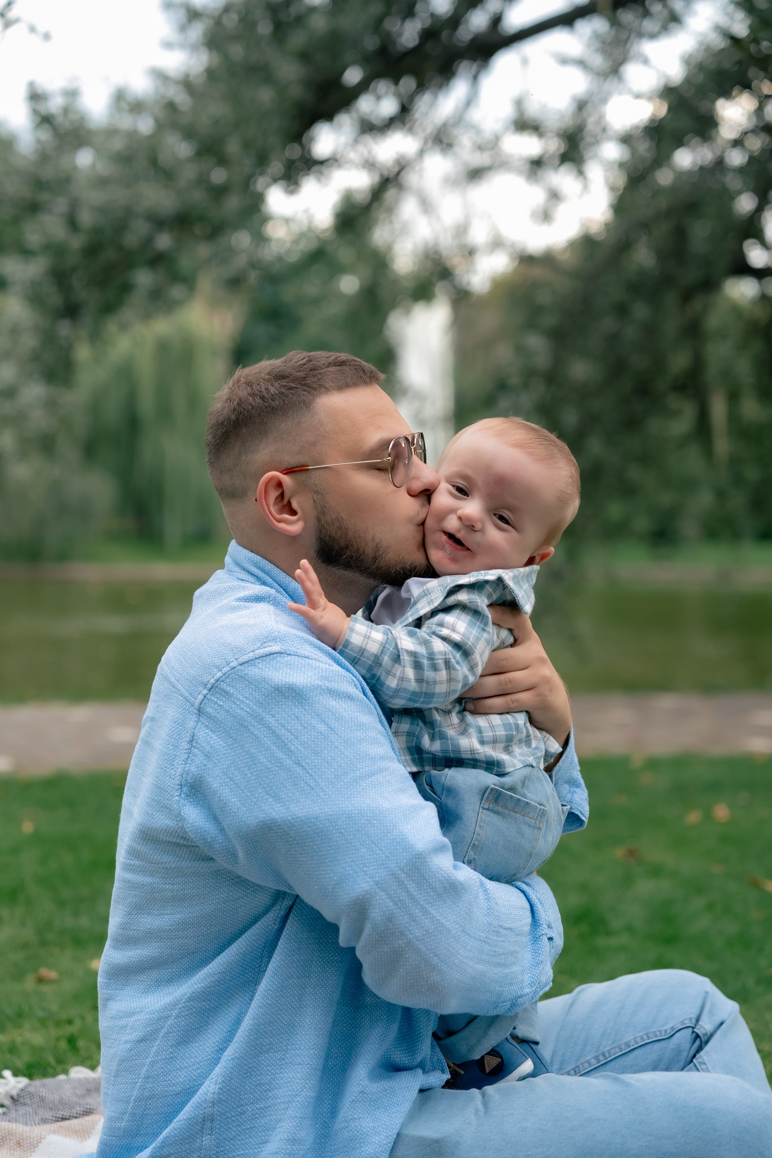 Сімейна фотосесія у парку Прага. Сімейний фотограф Київ Наталія Шкаврон