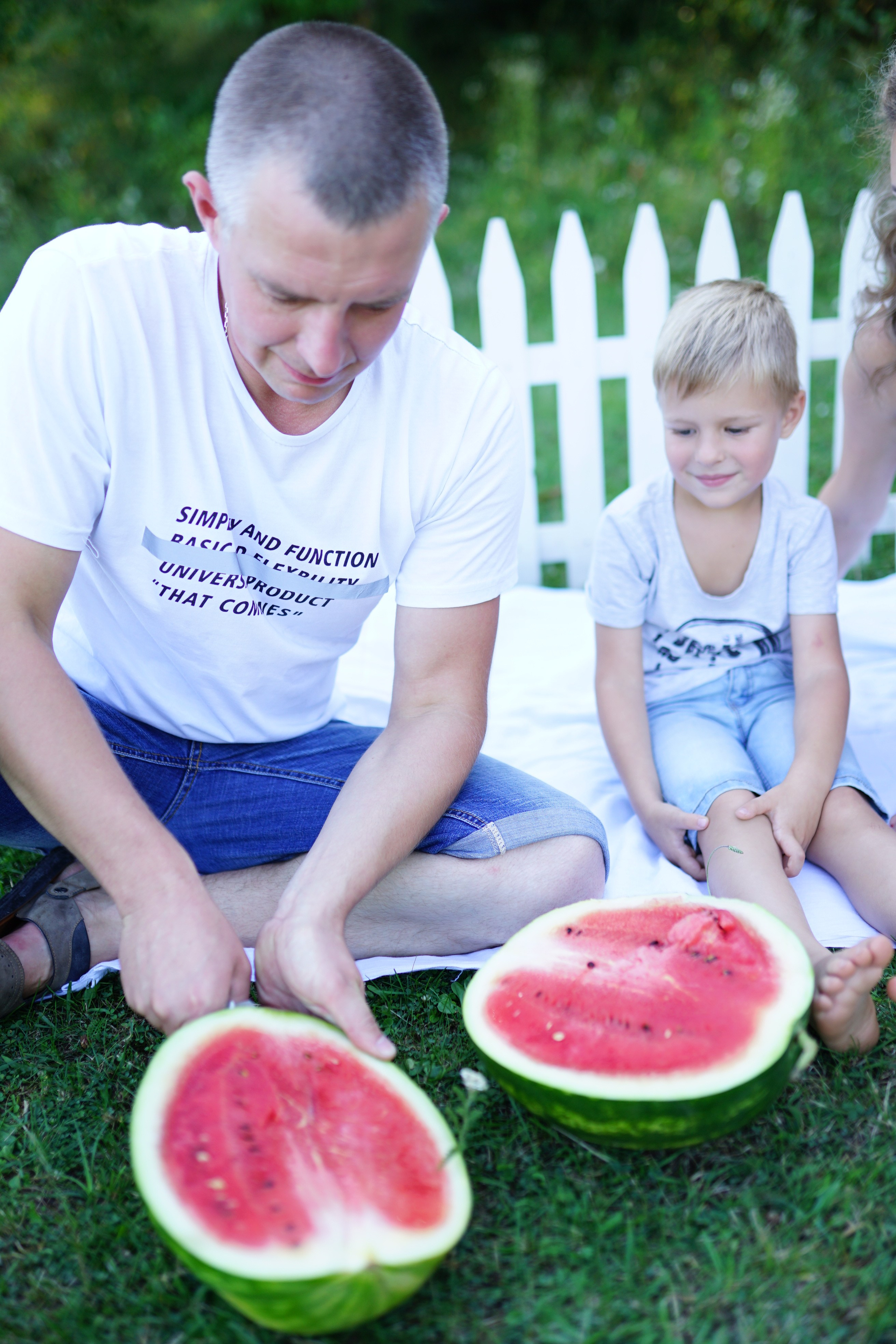 Сімейна фотосесія з кавунами. Family photographer in Kiev Natalia Shkavron