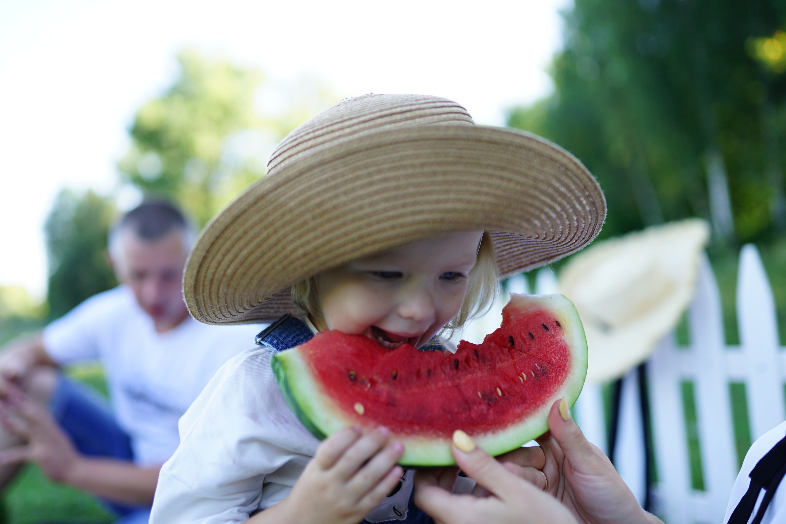 Сімейна фотосесія з кавунами. Family photographer in Kiev Natalia Shkavron