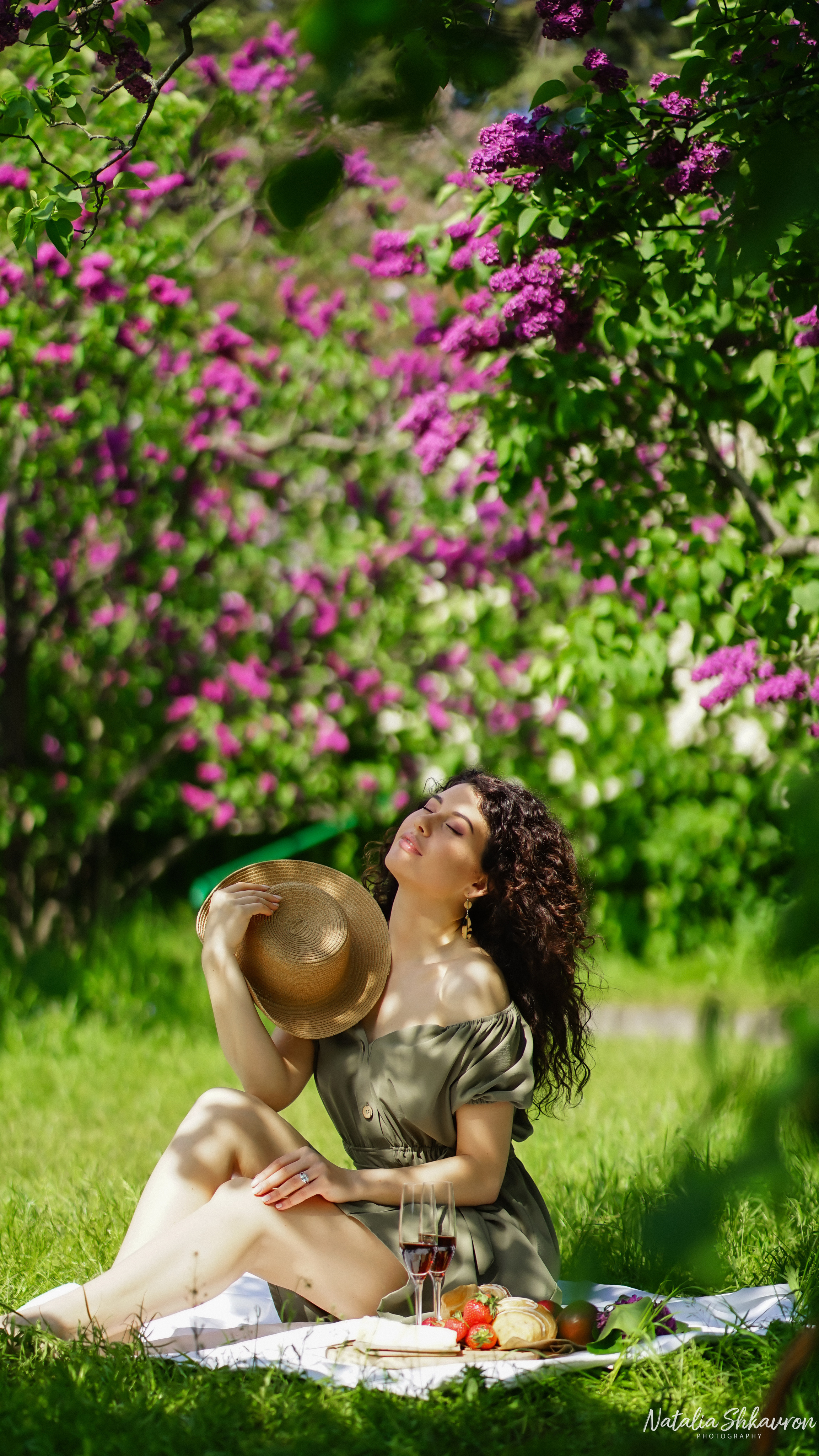 Індивідуальна фотосесія в бузку. Family photographer in Kiev Natalia Shkavron
