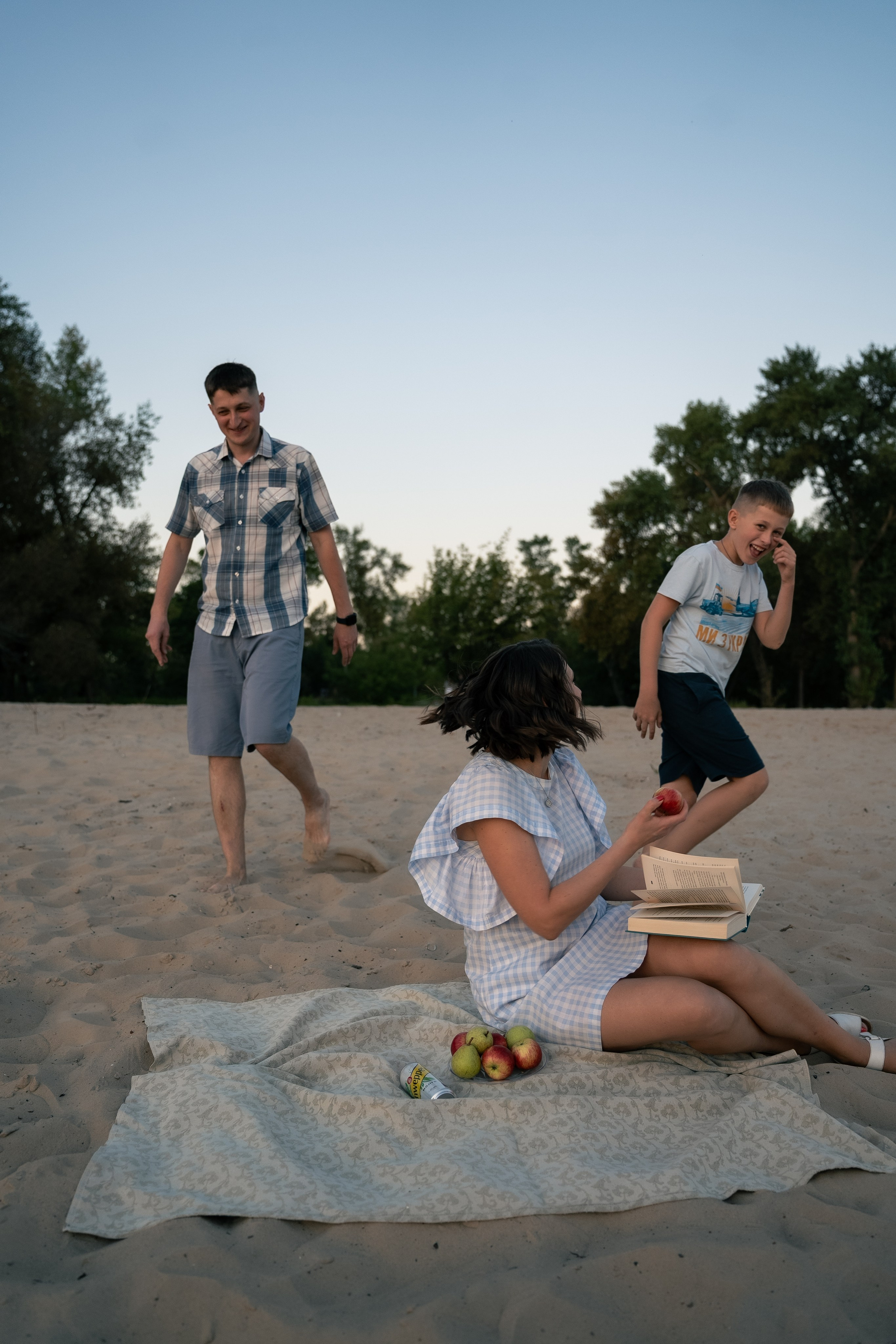 Сімейна фотосесія на Трухановому острові. Сімейний фотограф Київ Наталія Шкаврон